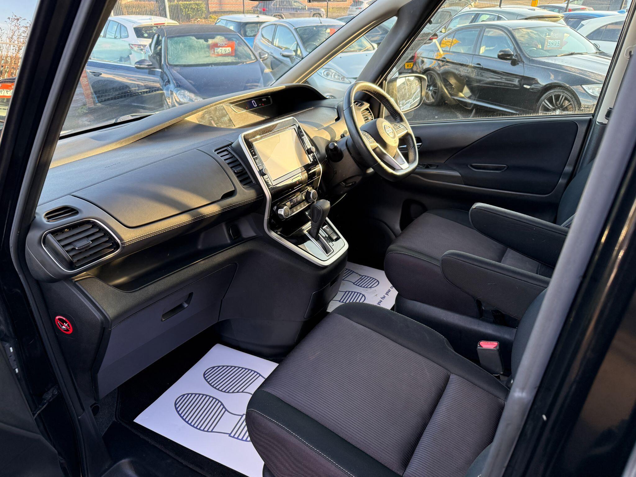 Nissan Serena - Image 32