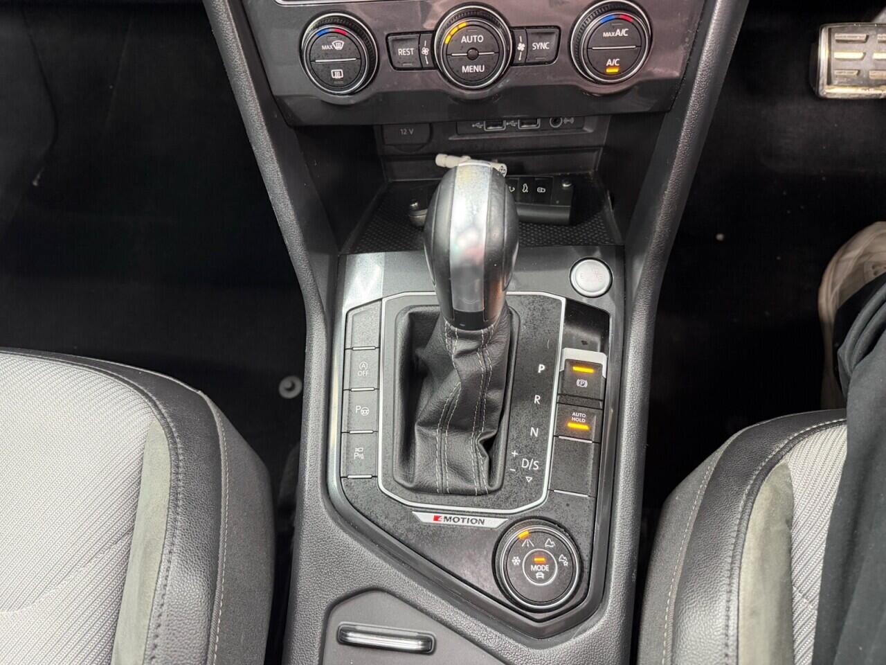 Volkswagen Tiguan - Image 33