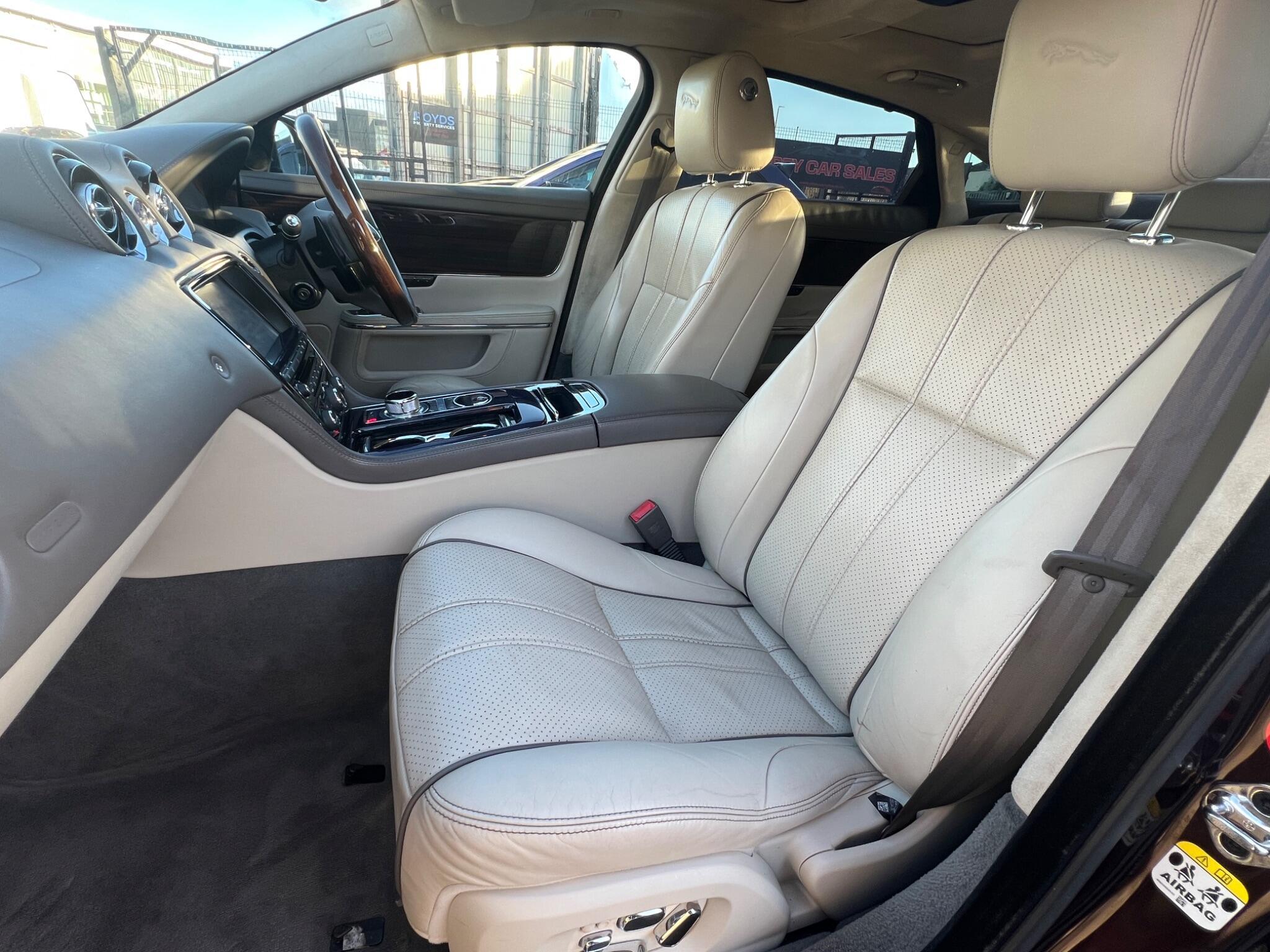 Jaguar XJ - Image 17