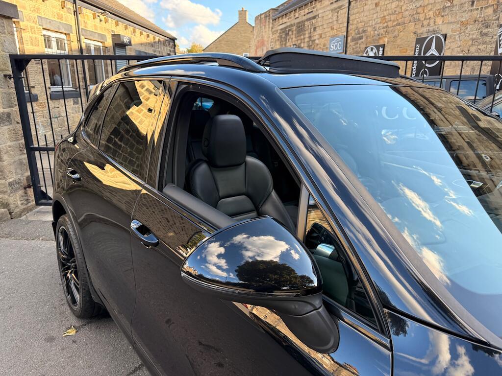 Porsche Cayenne - Image 19
