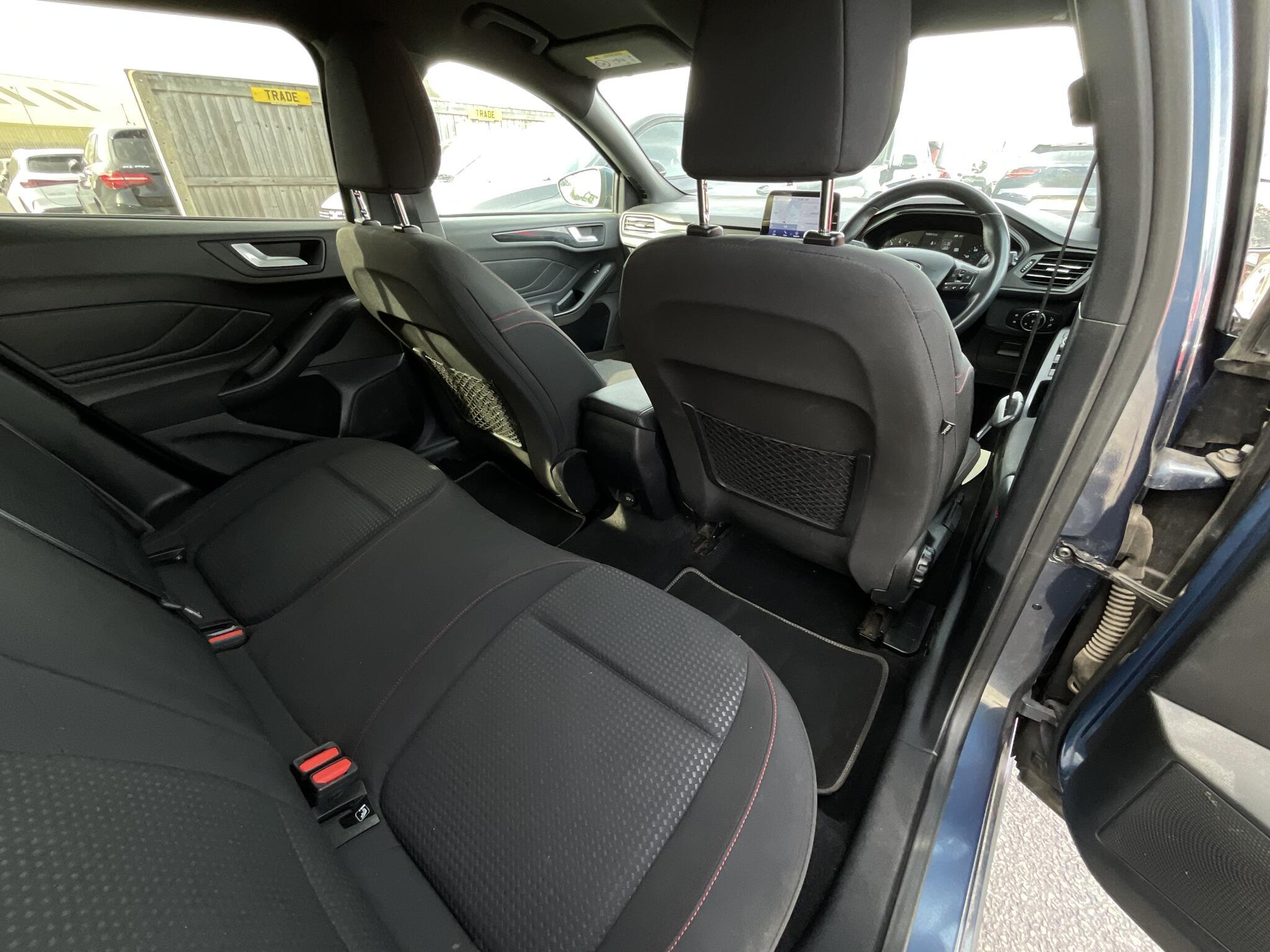 Ford Focus - Image 10