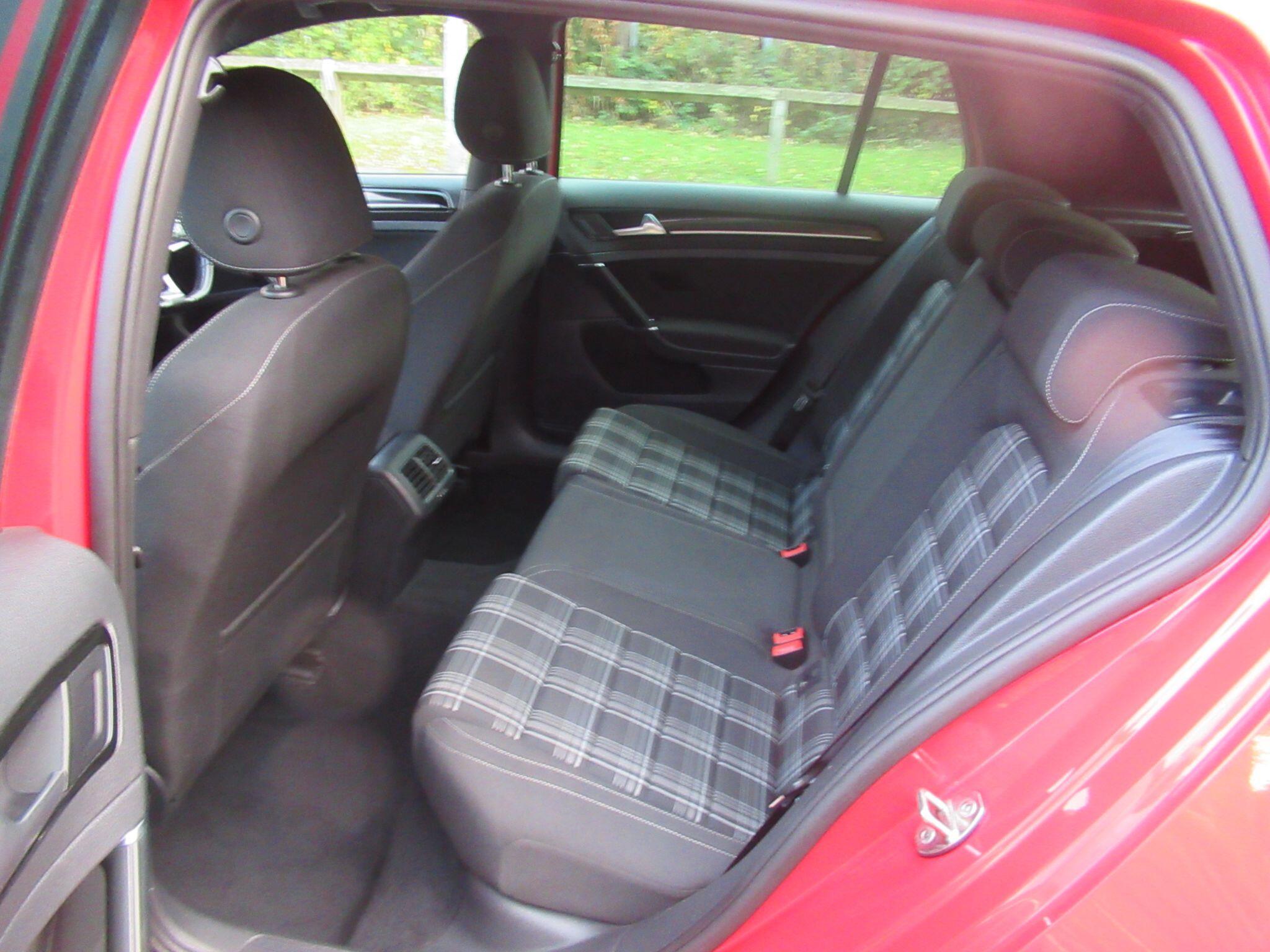 Volkswagen Golf - Image 12