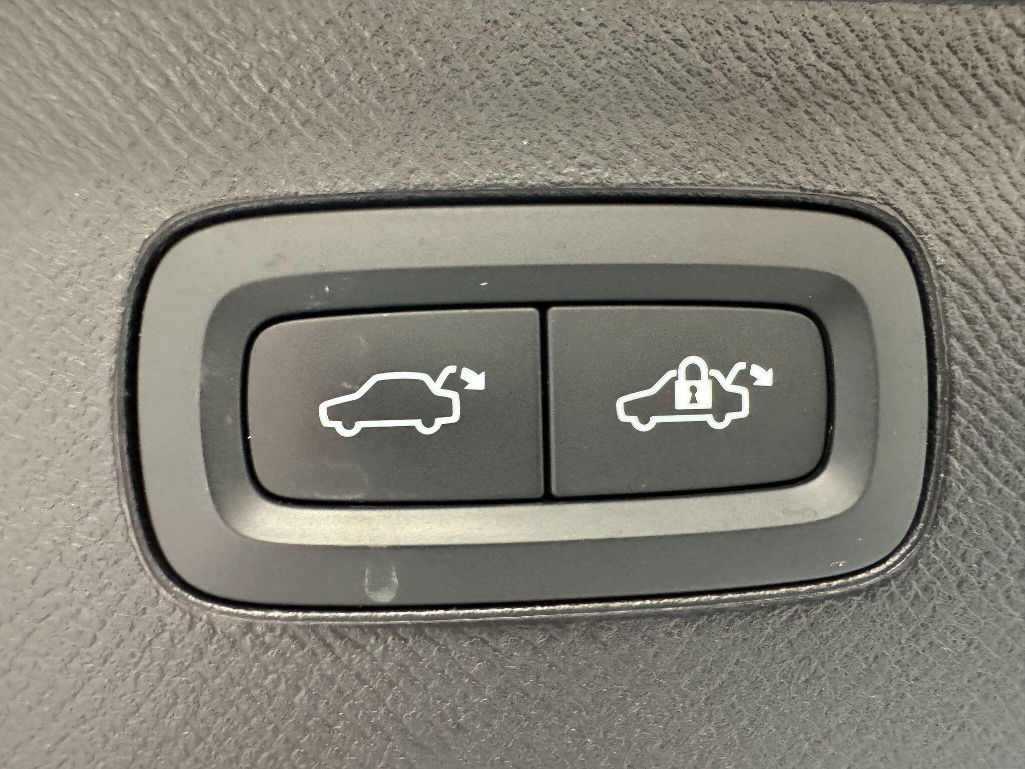 Volvo XC90 - Image 59