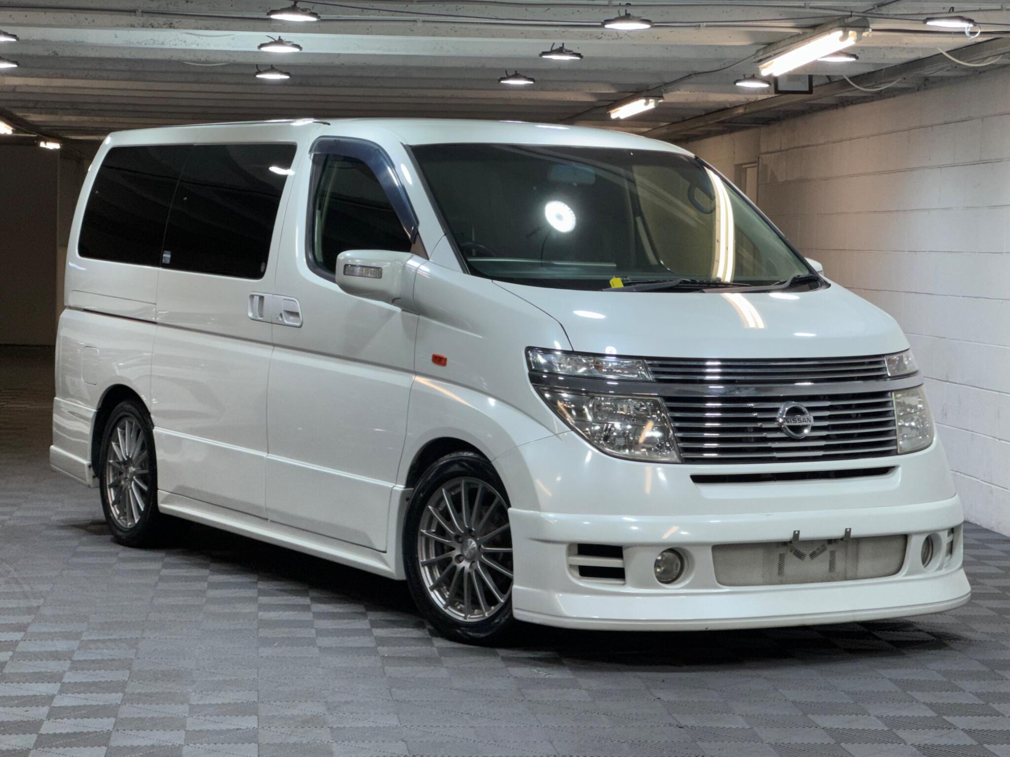 Nissan Elgrand - Image 7