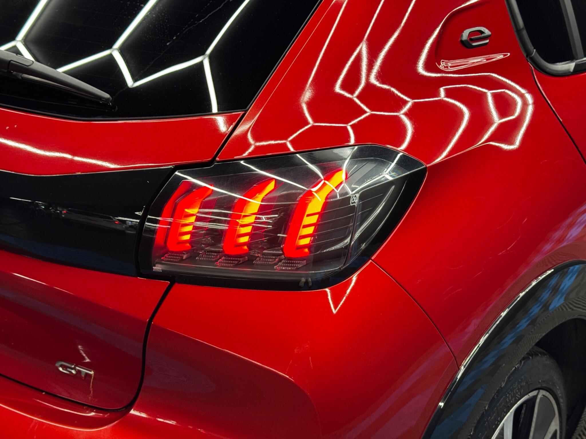 Peugeot E-208 - Image 42