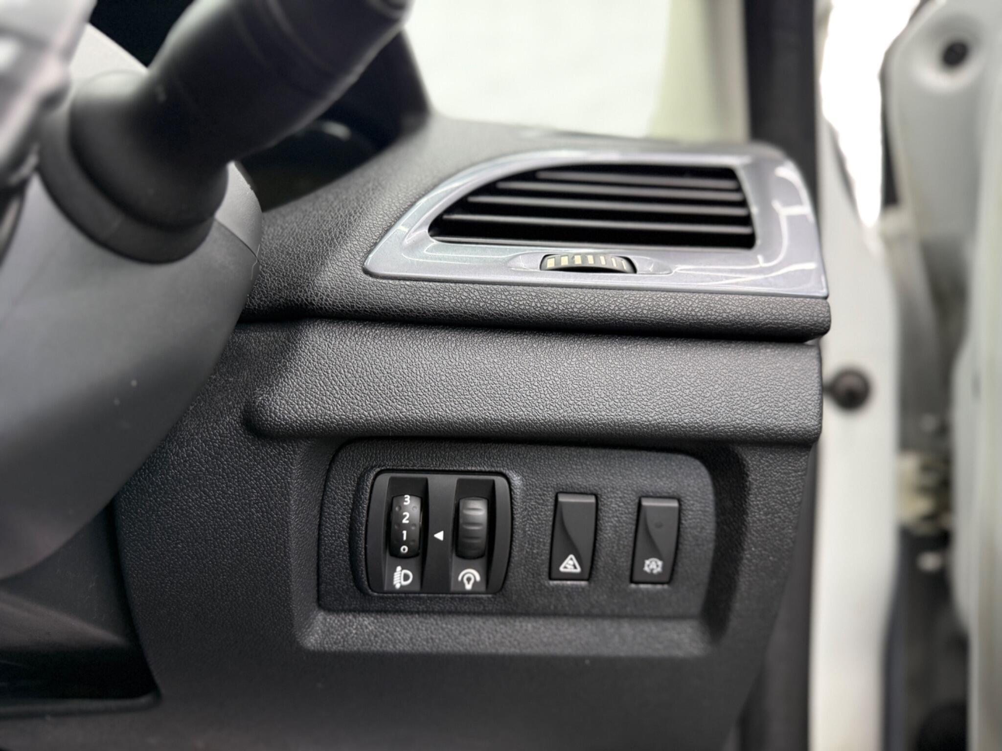 Renault Megane - Image 31