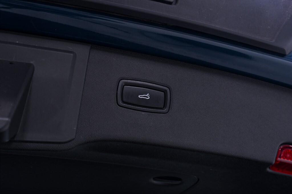 Porsche Cayenne - Image 40