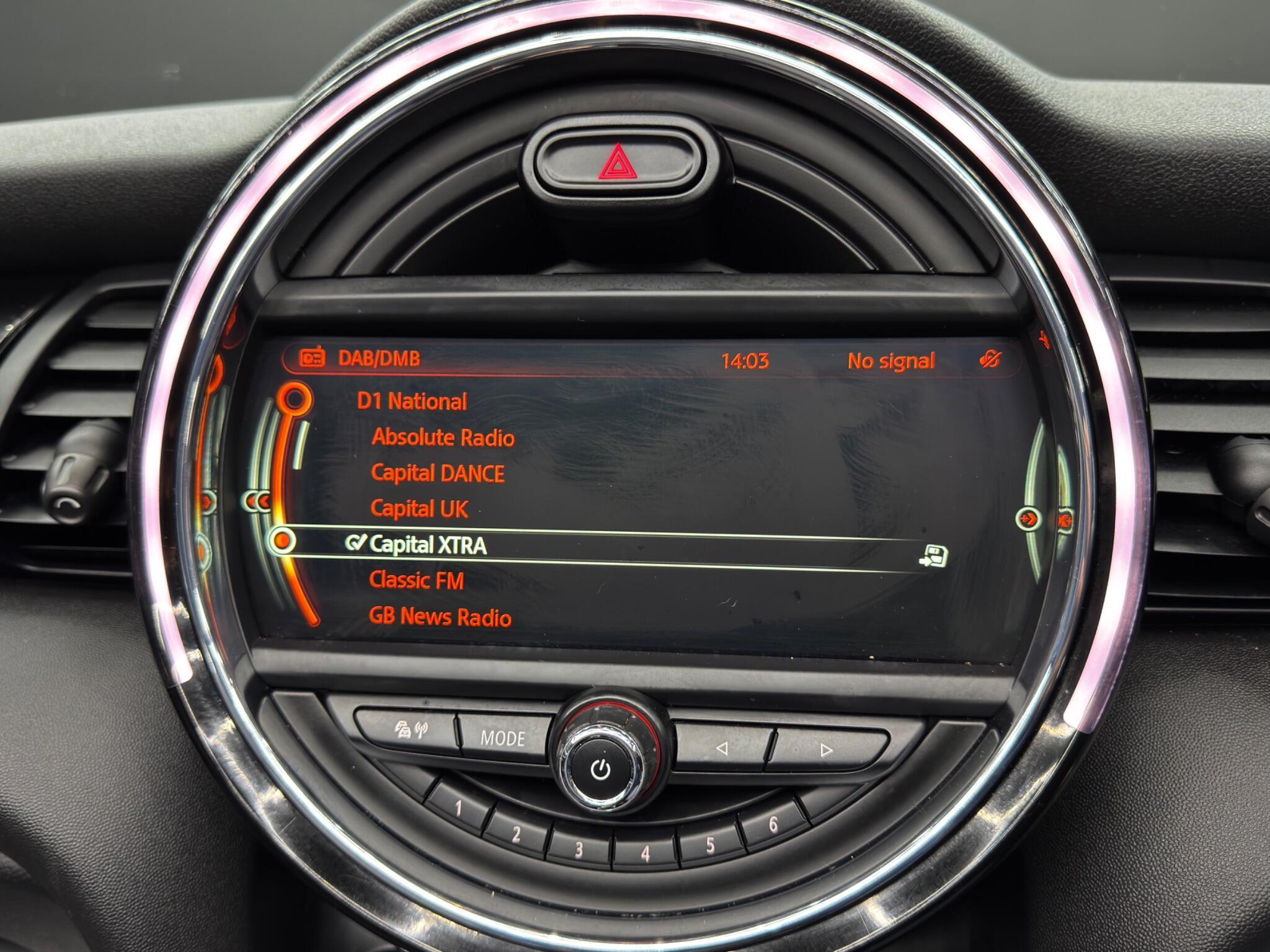 MINI Convertible - Image 30