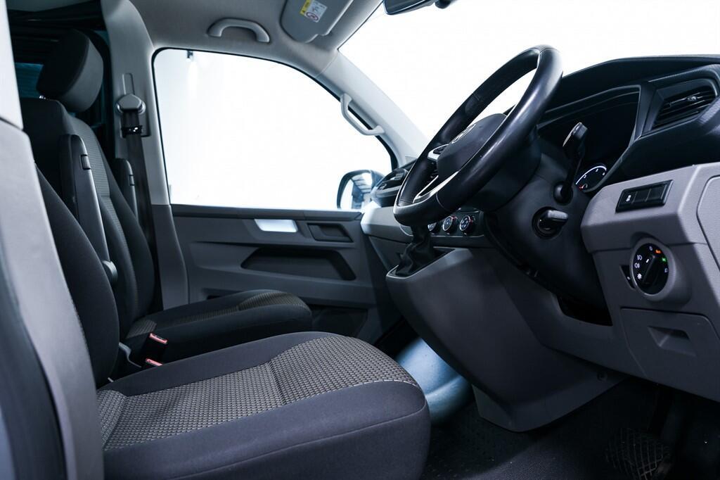 Volkswagen Transporter - Image 7