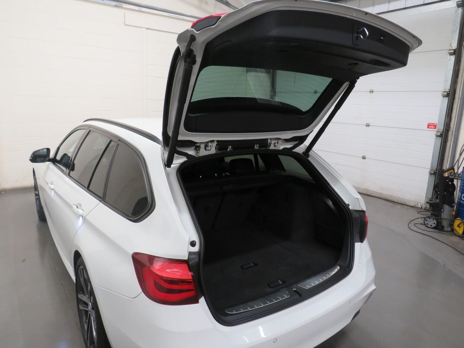 BMW 3 Series - Image 14