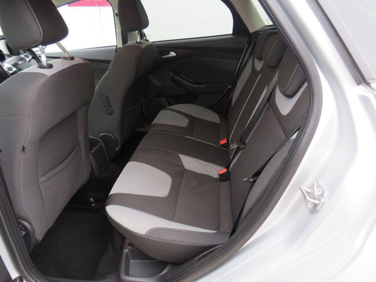 Ford Focus - Image 10