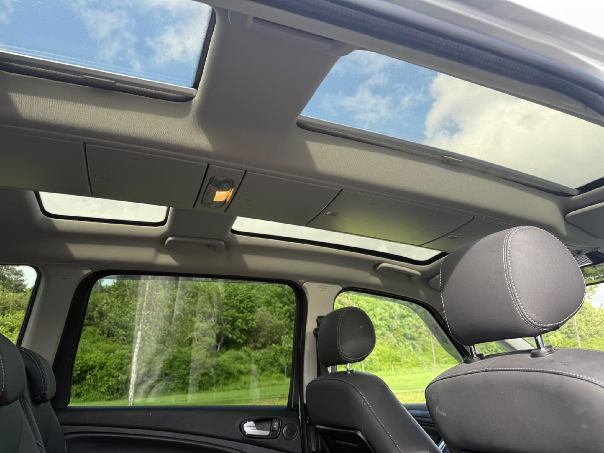Ford Galaxy - Image 15