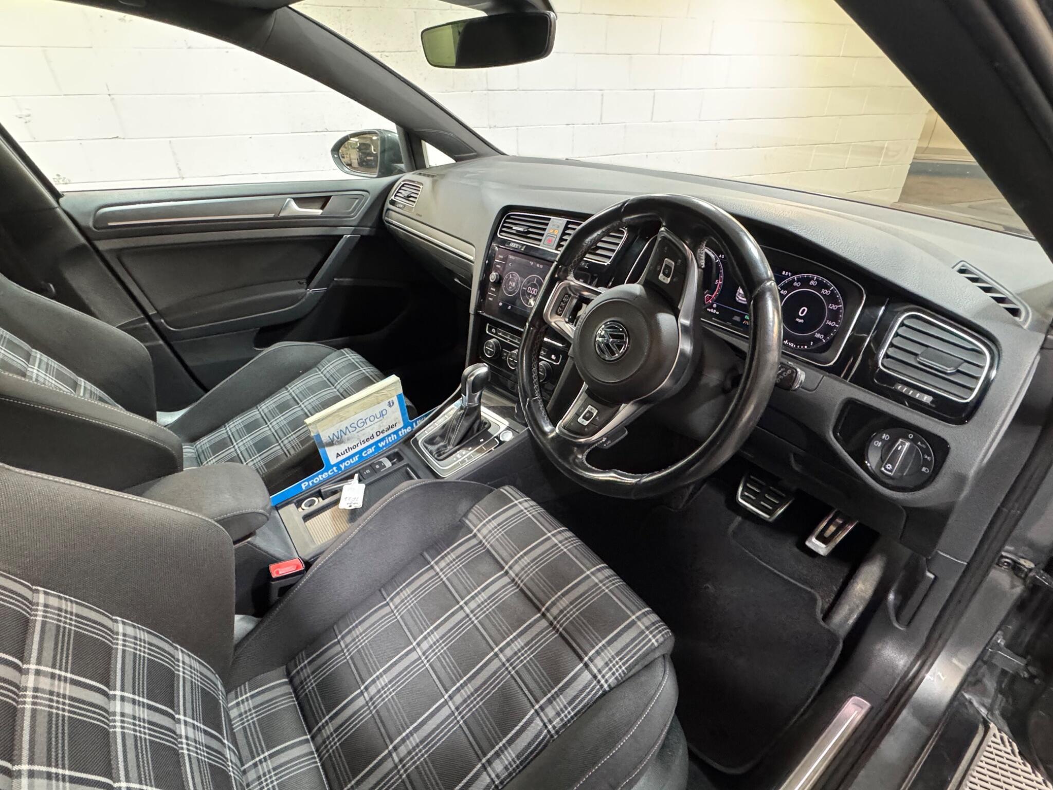 Volkswagen Golf - Image 9