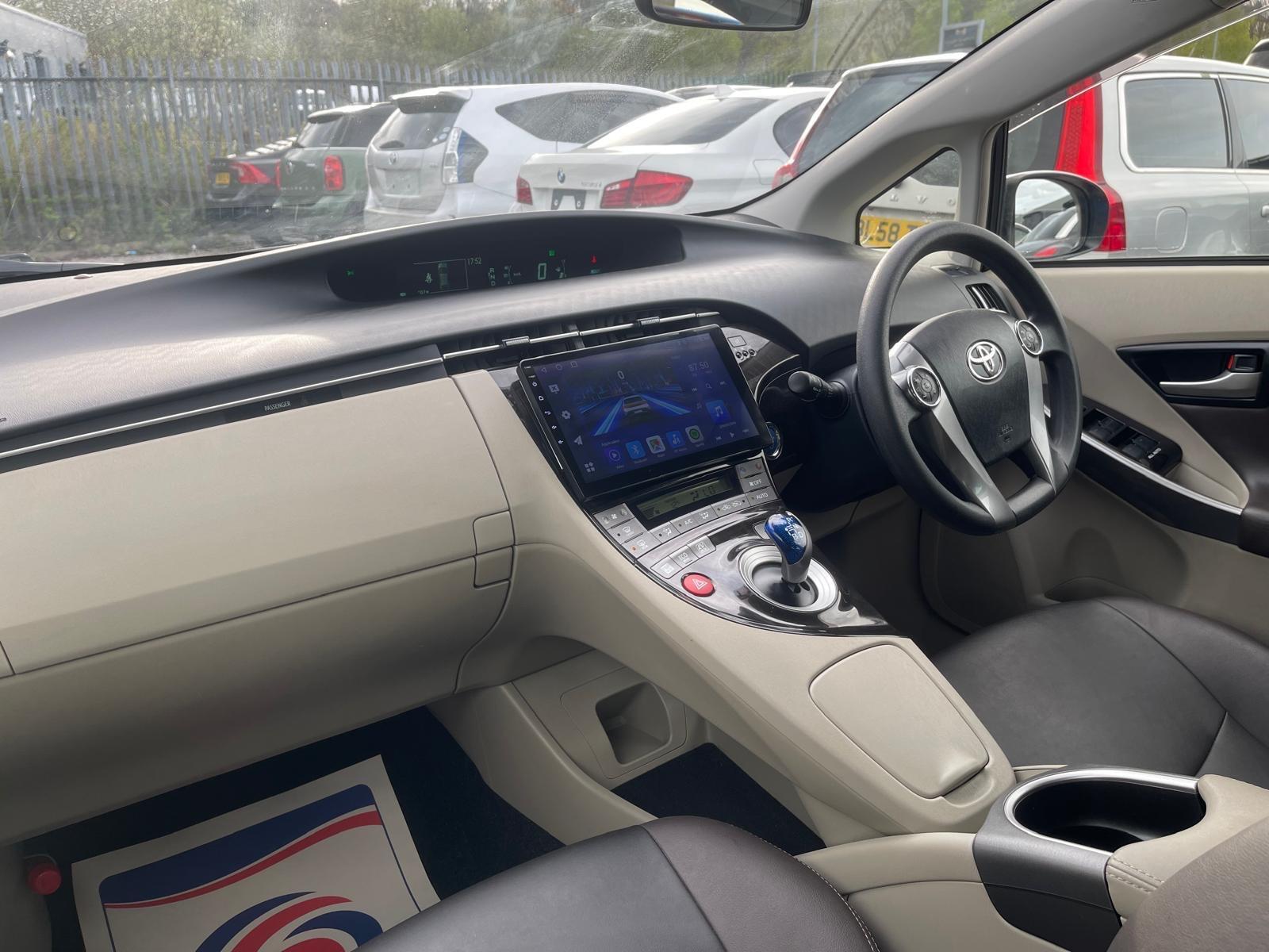 Toyota Prius - Image 44