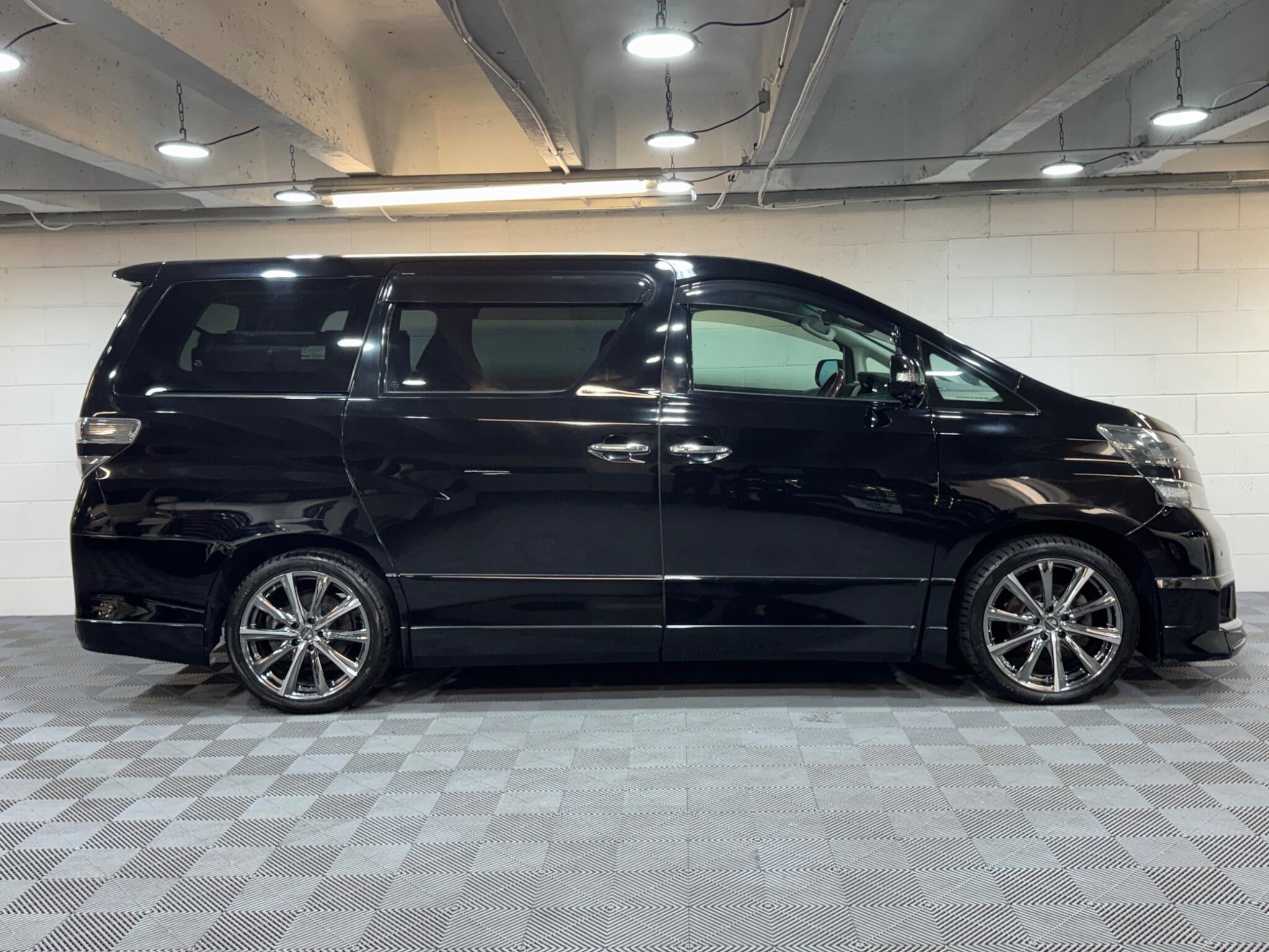 Toyota Vellfire - Image 5