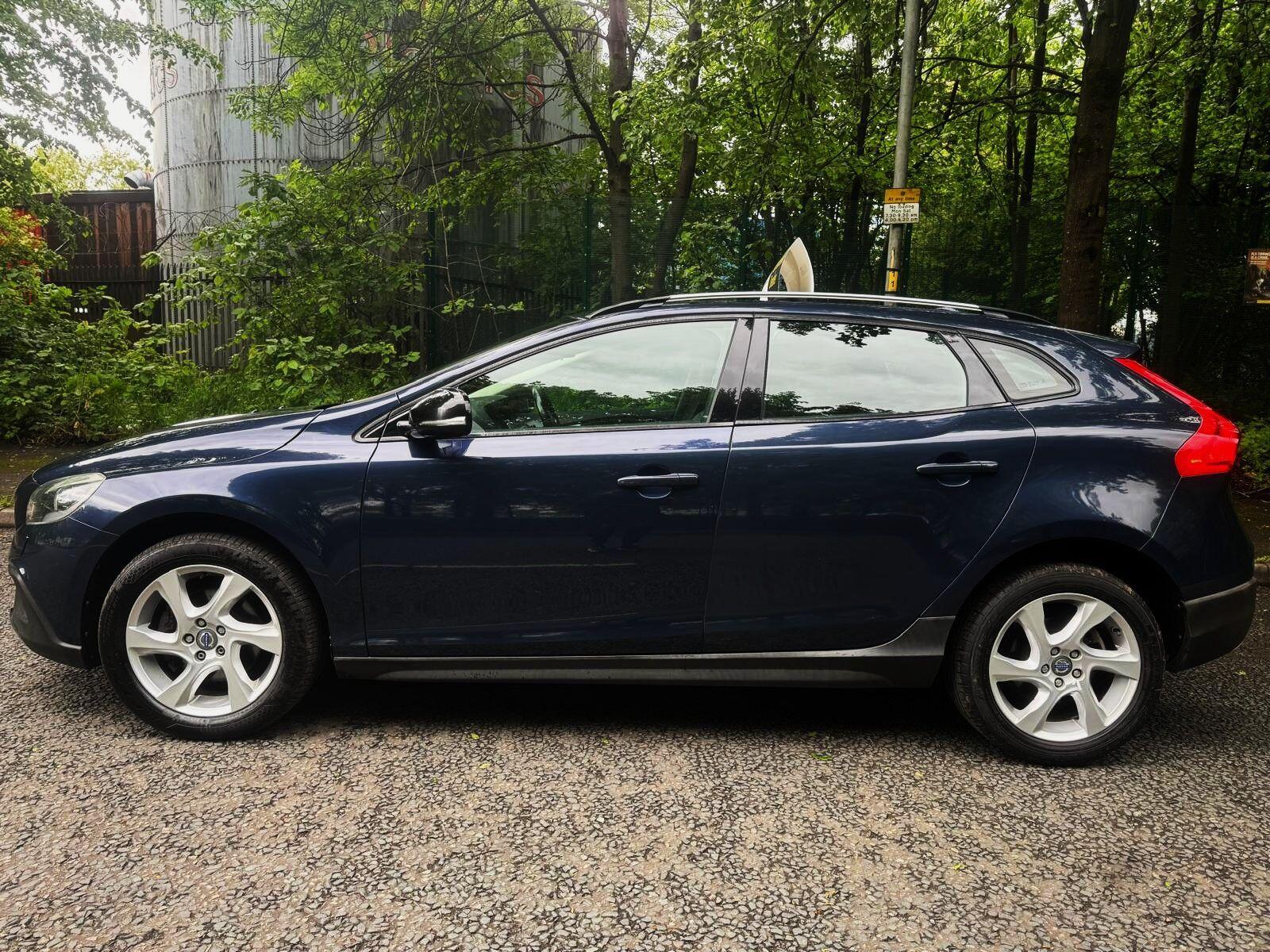 Volvo V40 CROSS COUNTRY - Image 4