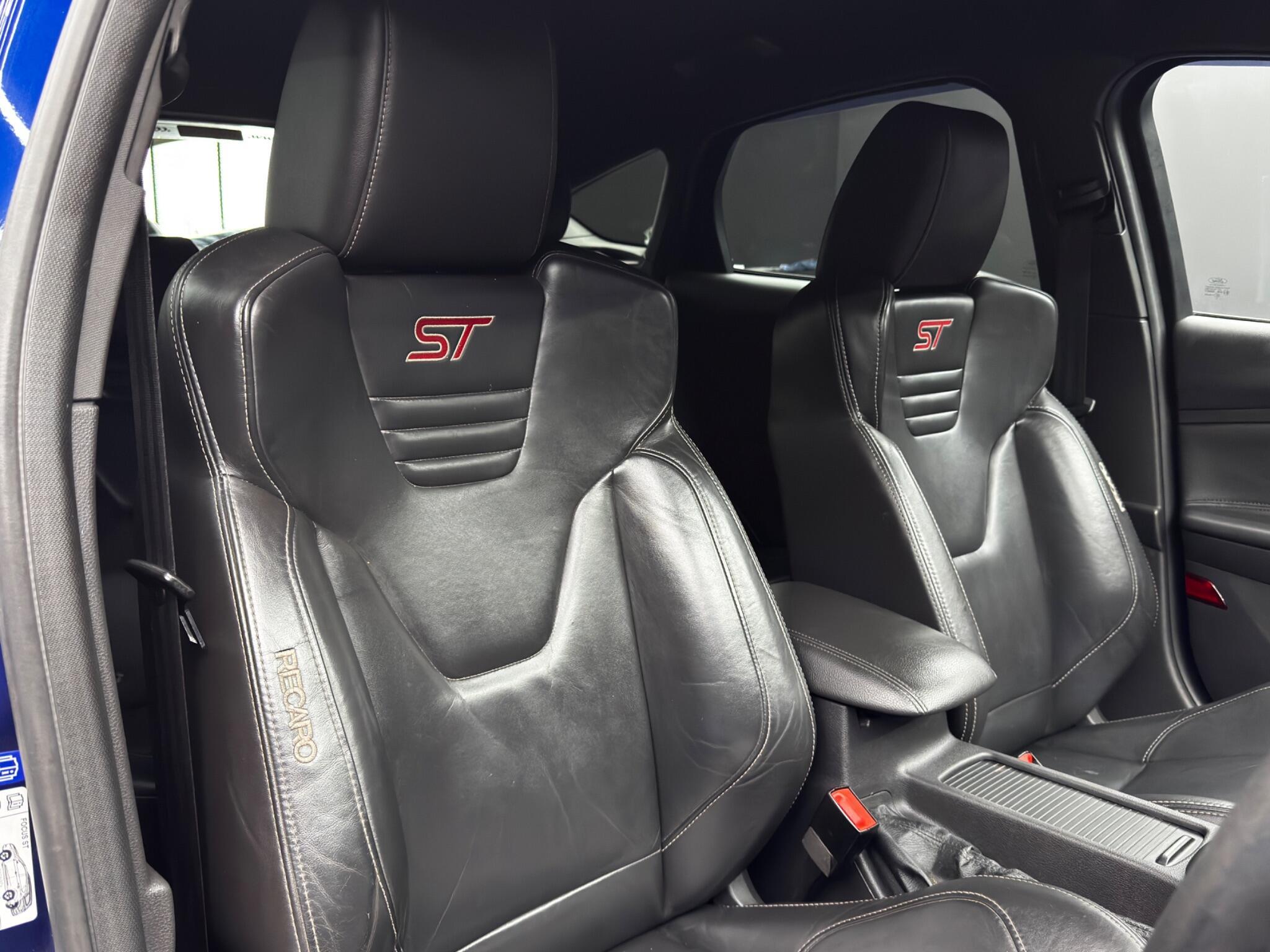 Ford Focus - Image 12