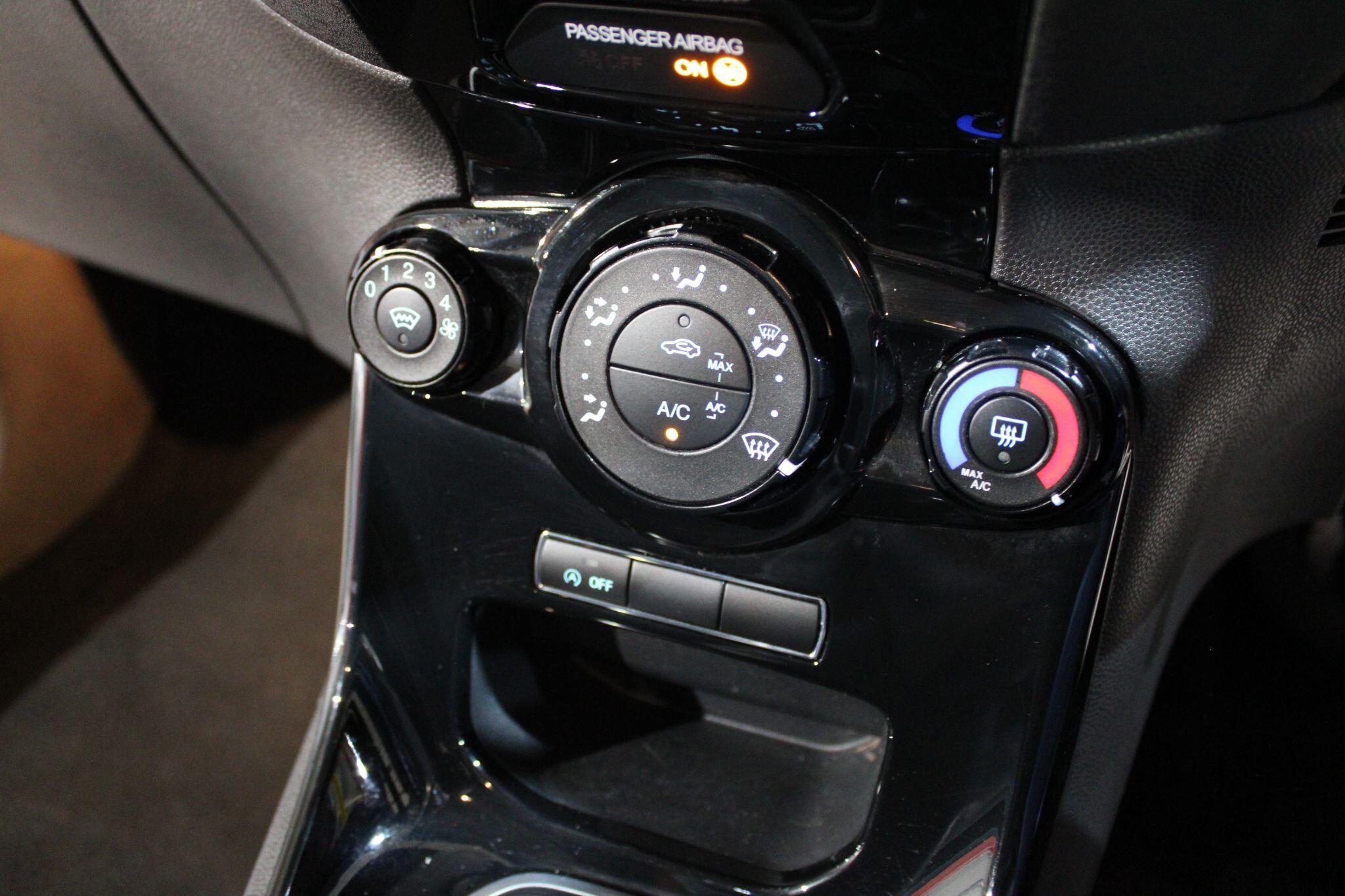 Ford Fiesta - Image 25