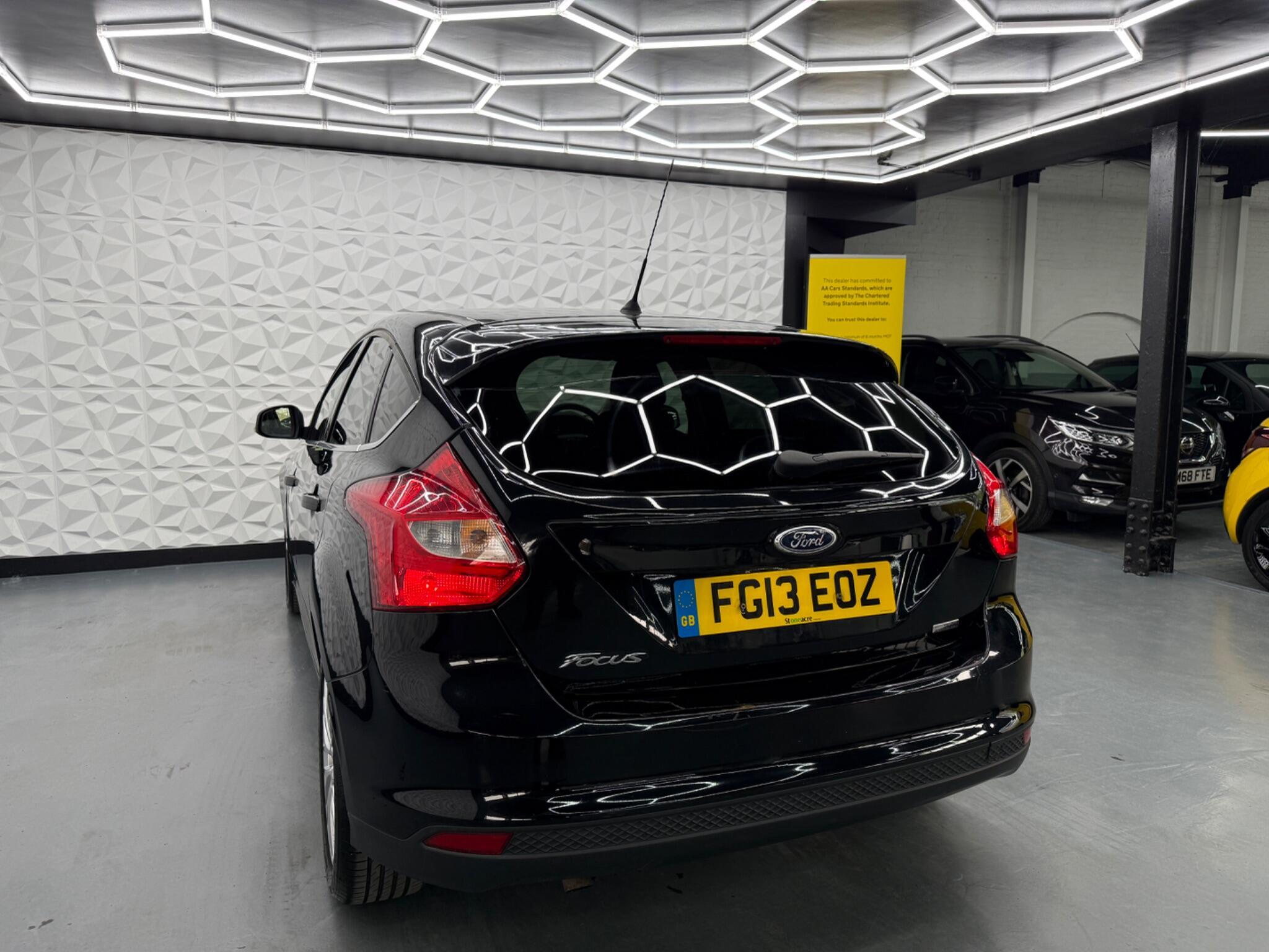 Ford Focus - Image 19