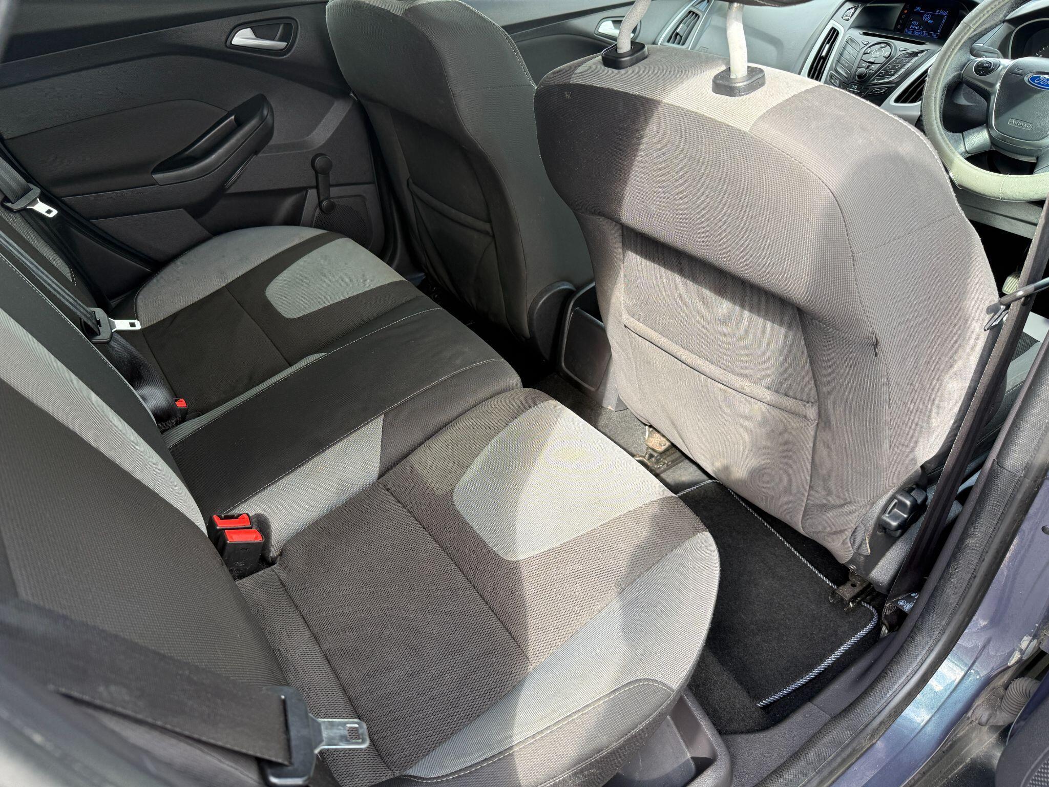 Ford Focus - Image 30