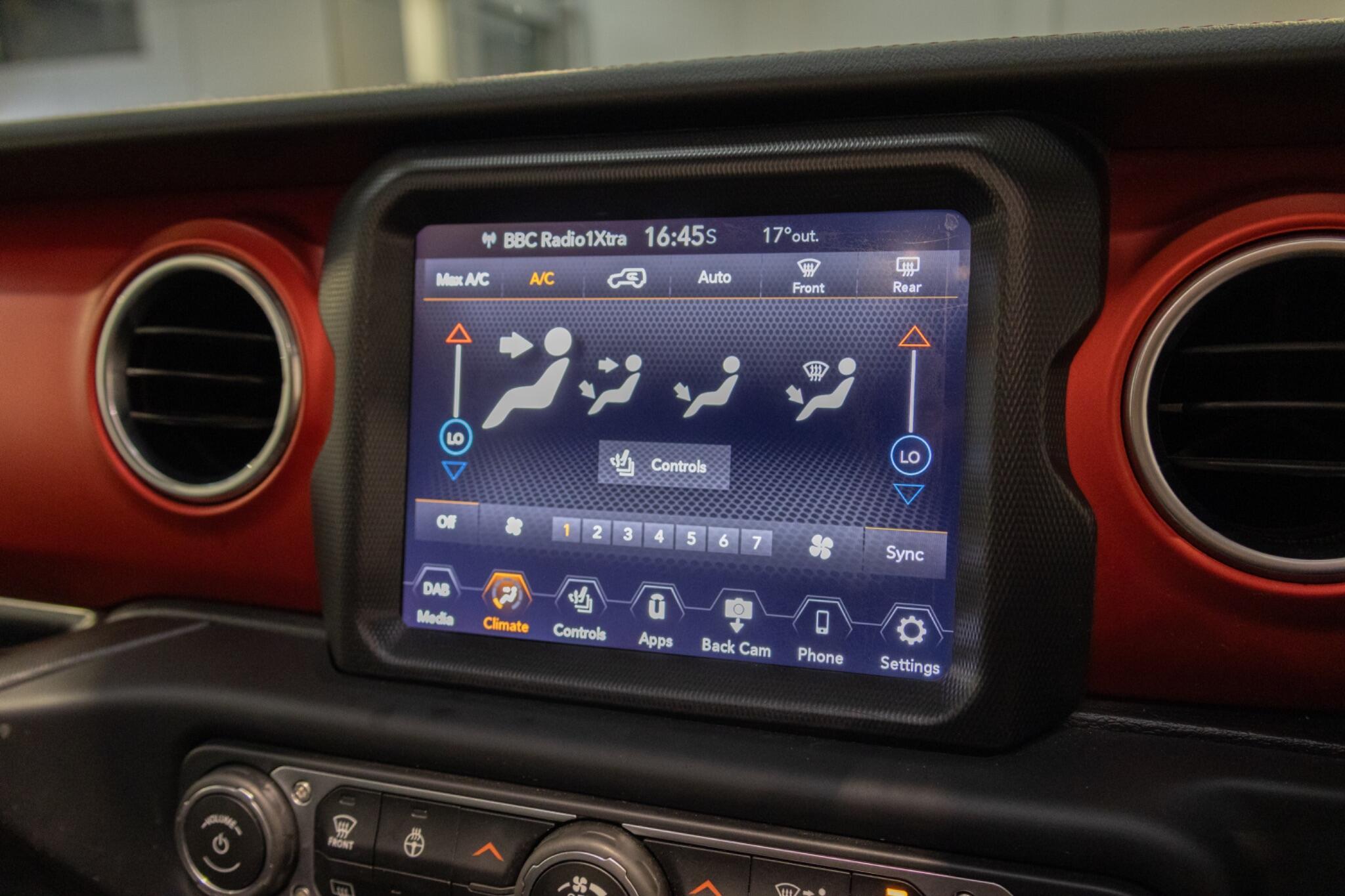 Jeep Wrangler - Image 17