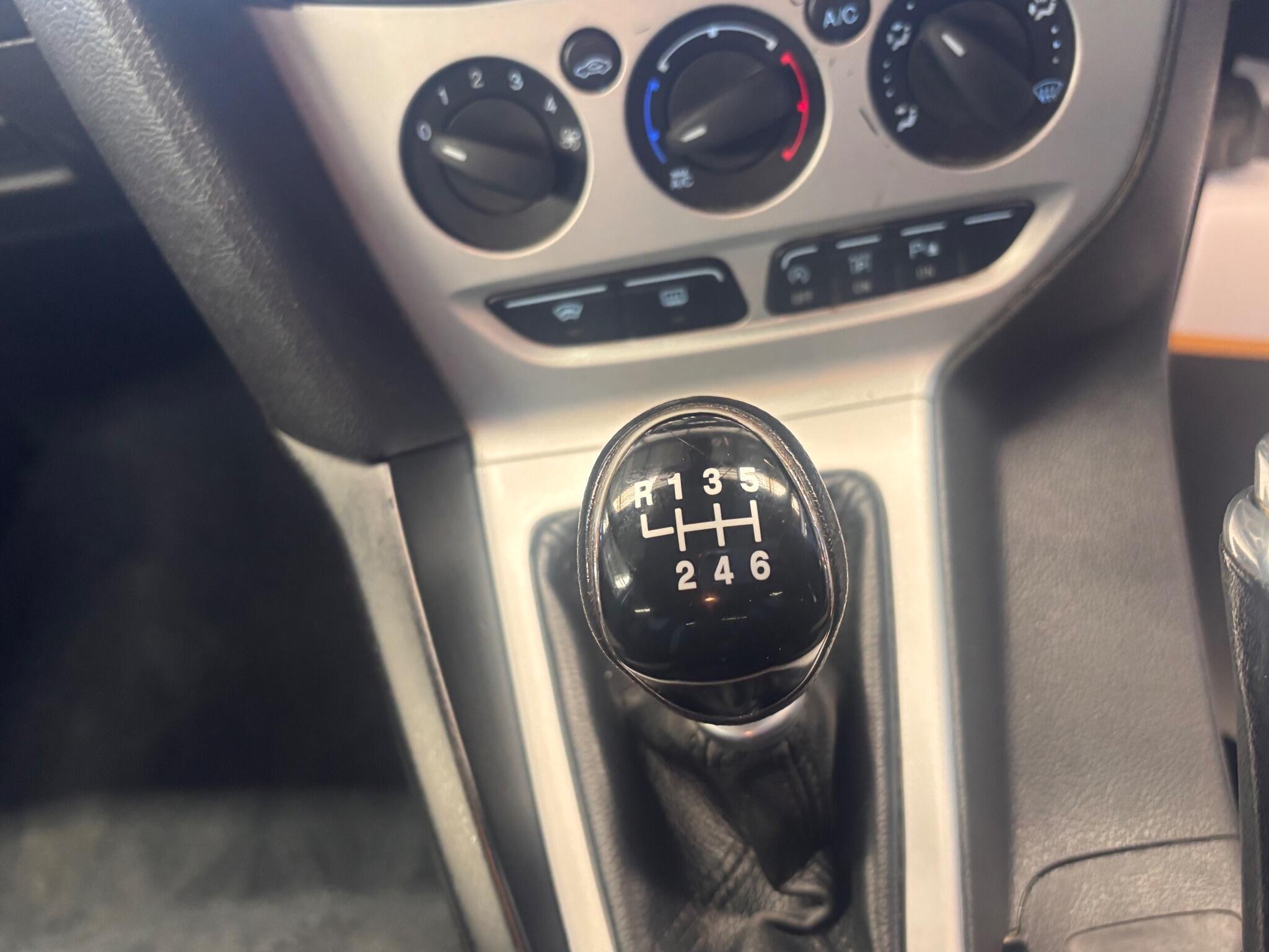 Ford Focus - Image 31