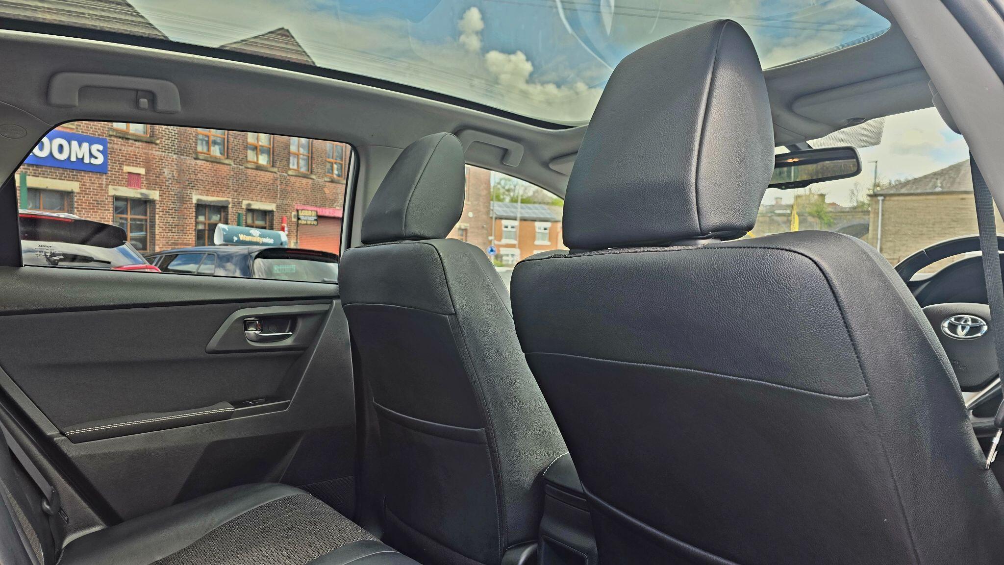 Toyota Auris - Image 18