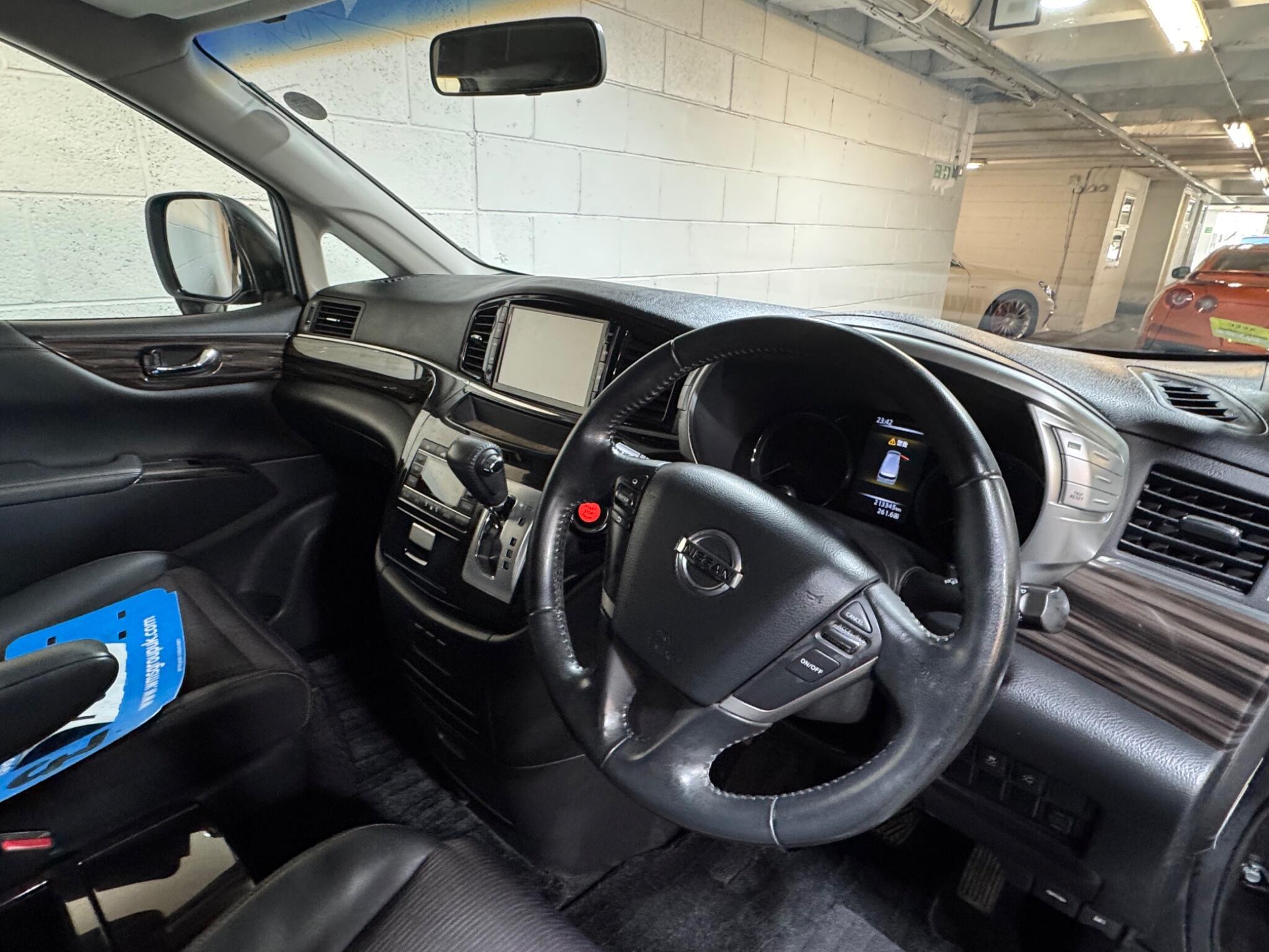 Nissan Elgrand - Image 9