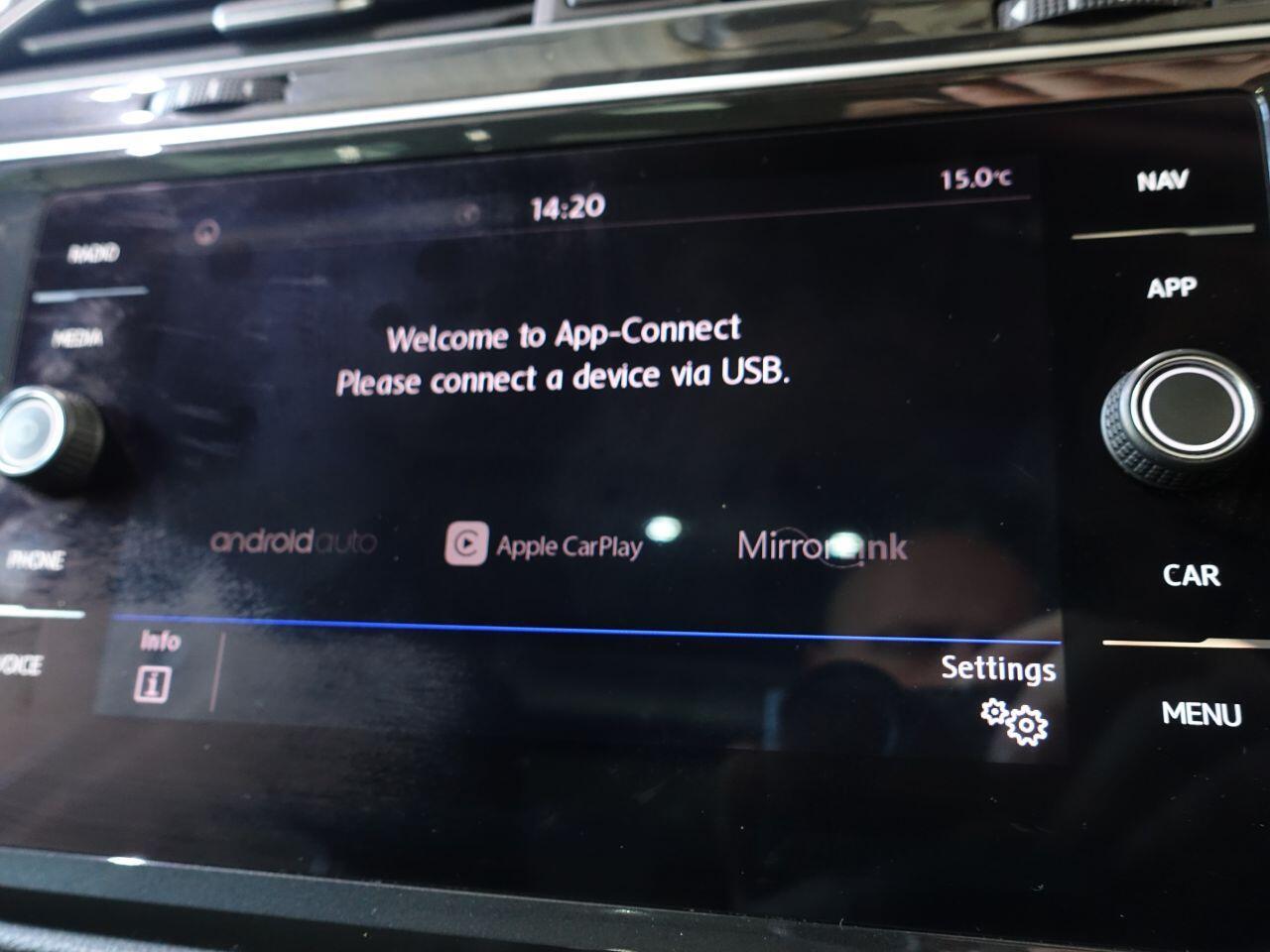 Volkswagen Tiguan - Image 35