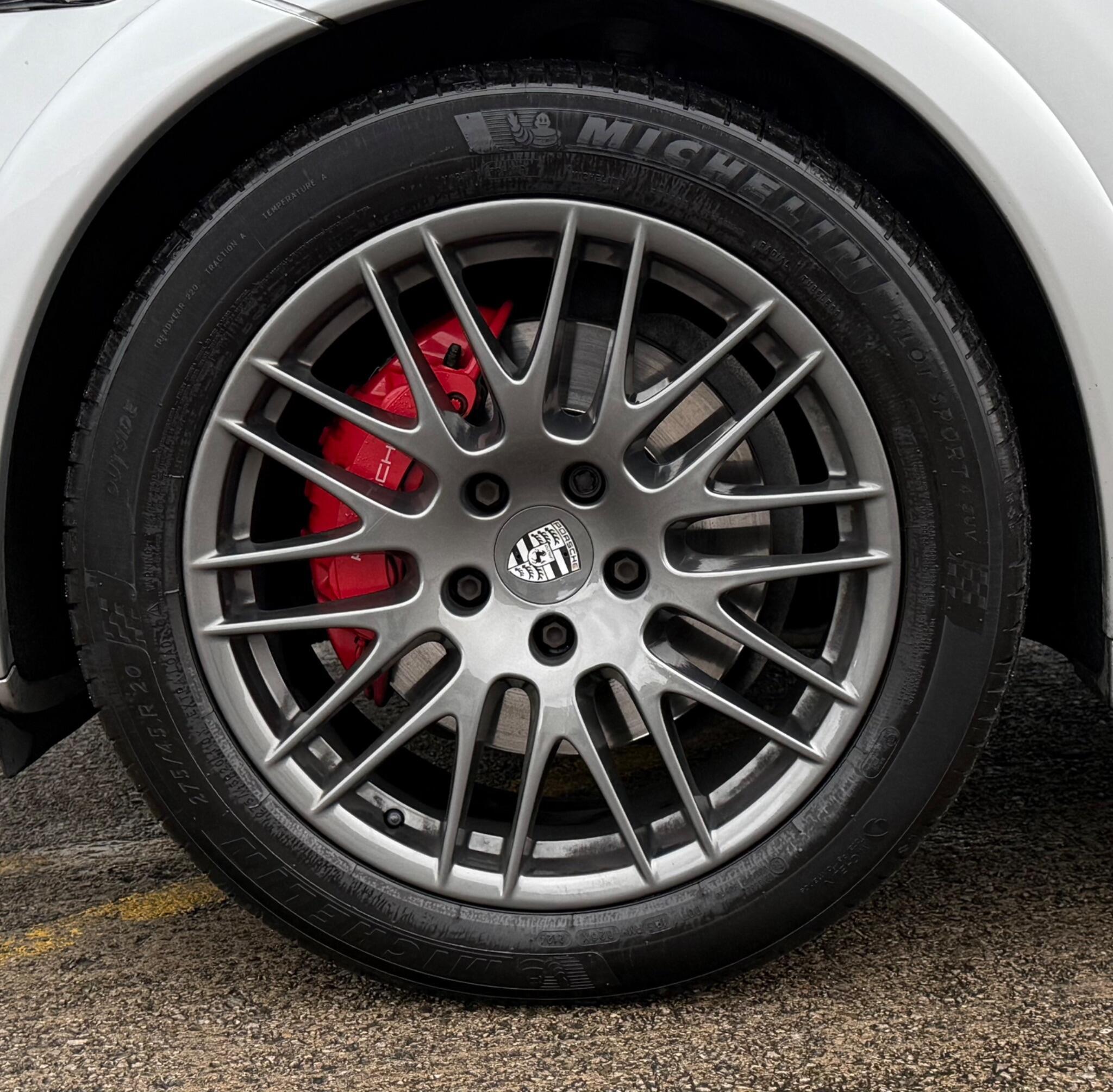 Porsche Cayenne - Image 18