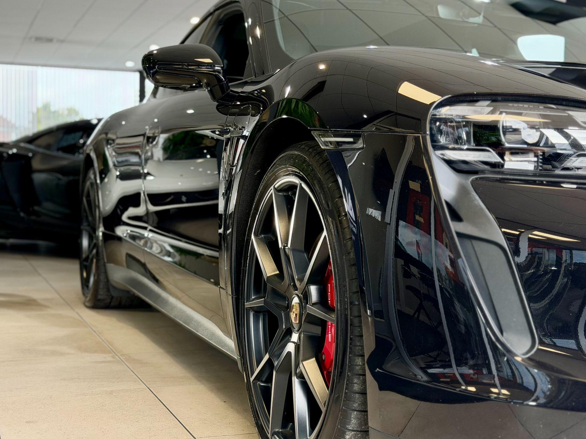 Porsche Taycan - Image 12