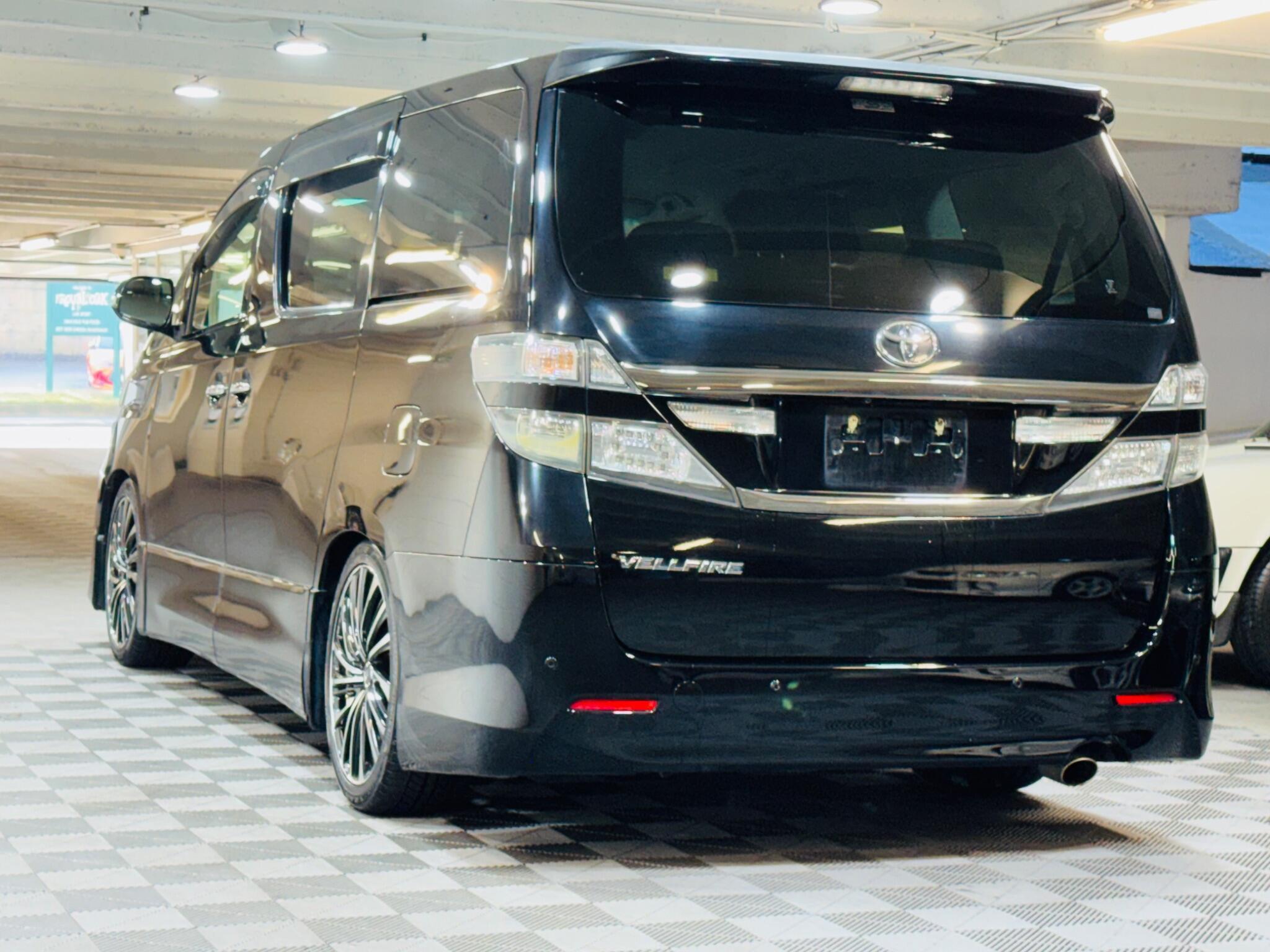 Toyota Vellfire - Image 4