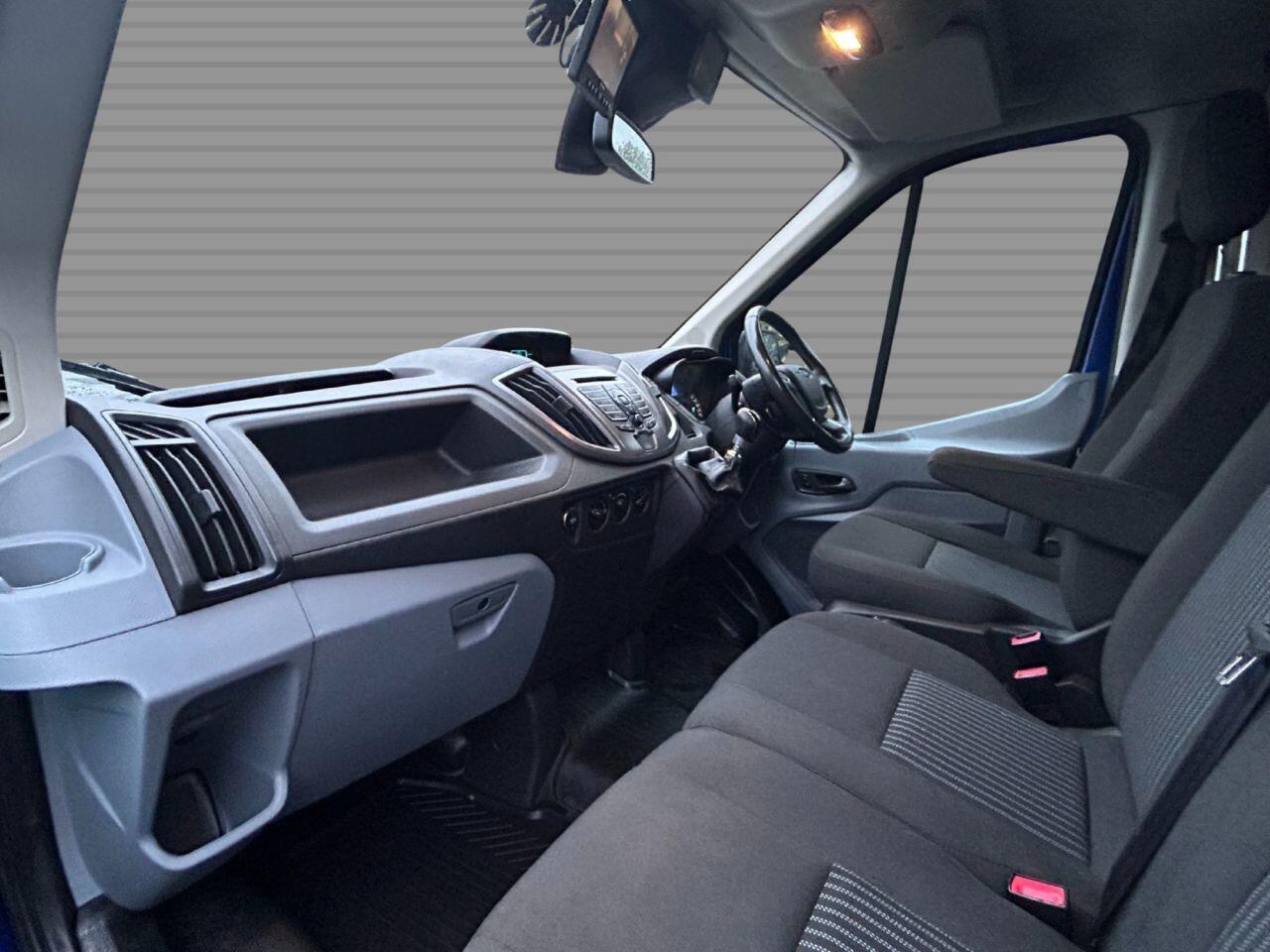 Ford Transit - Image 7