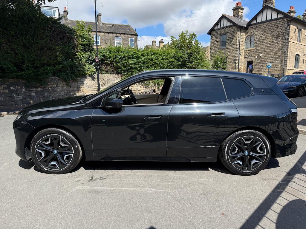 BMW IX - Image 7