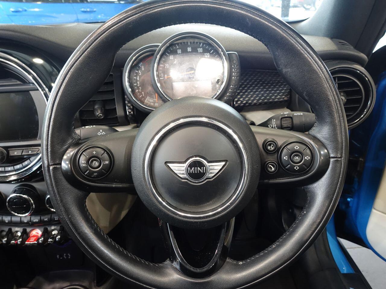 MINI Convertible - Image 17