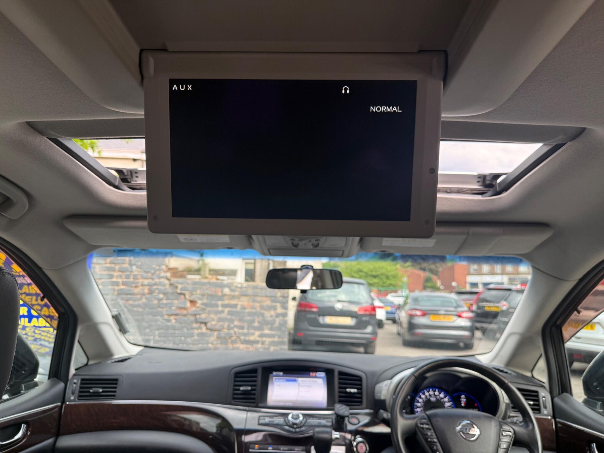 Nissan Elgrand - Image 29