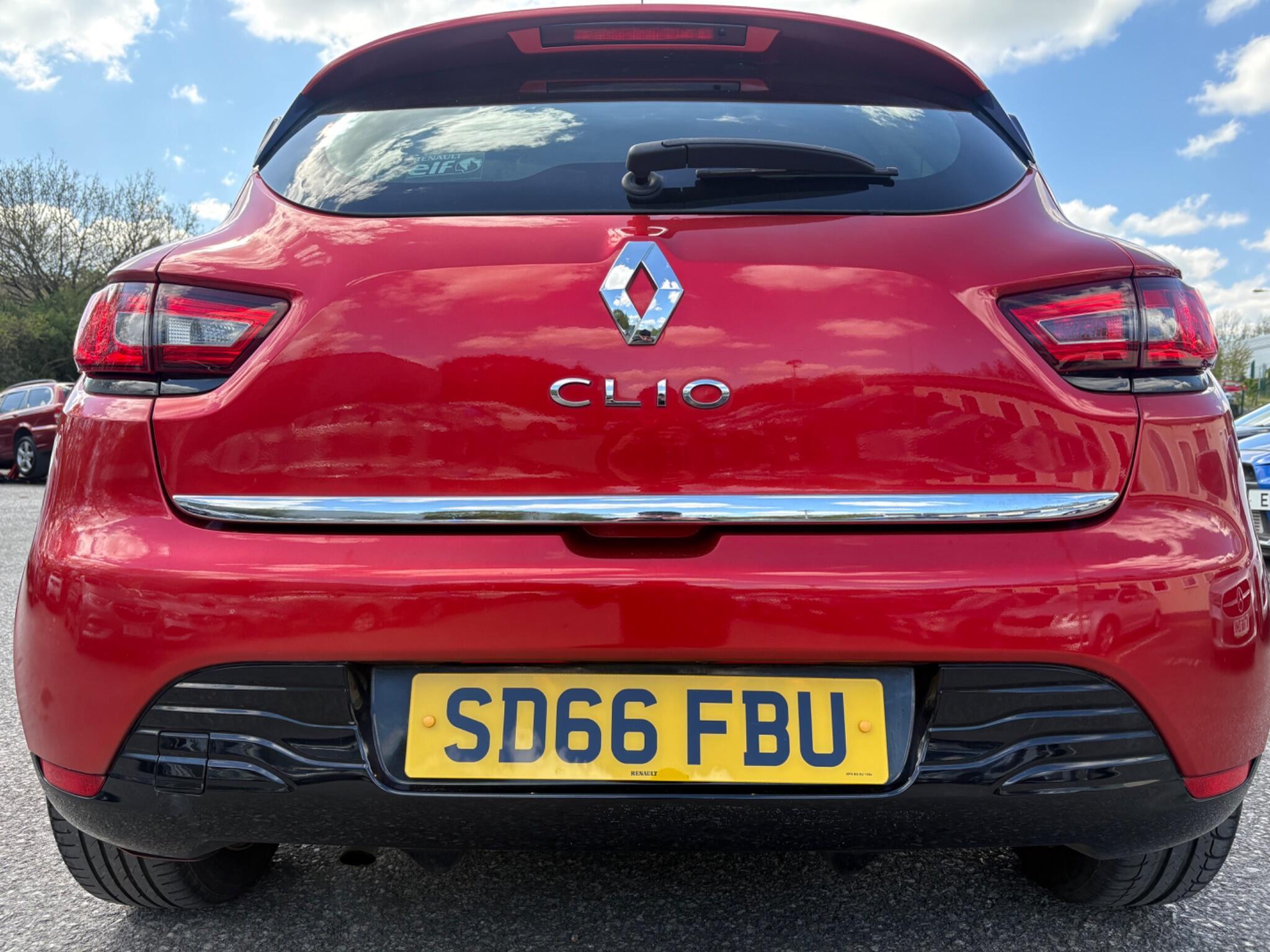 Renault Clio - Image 15