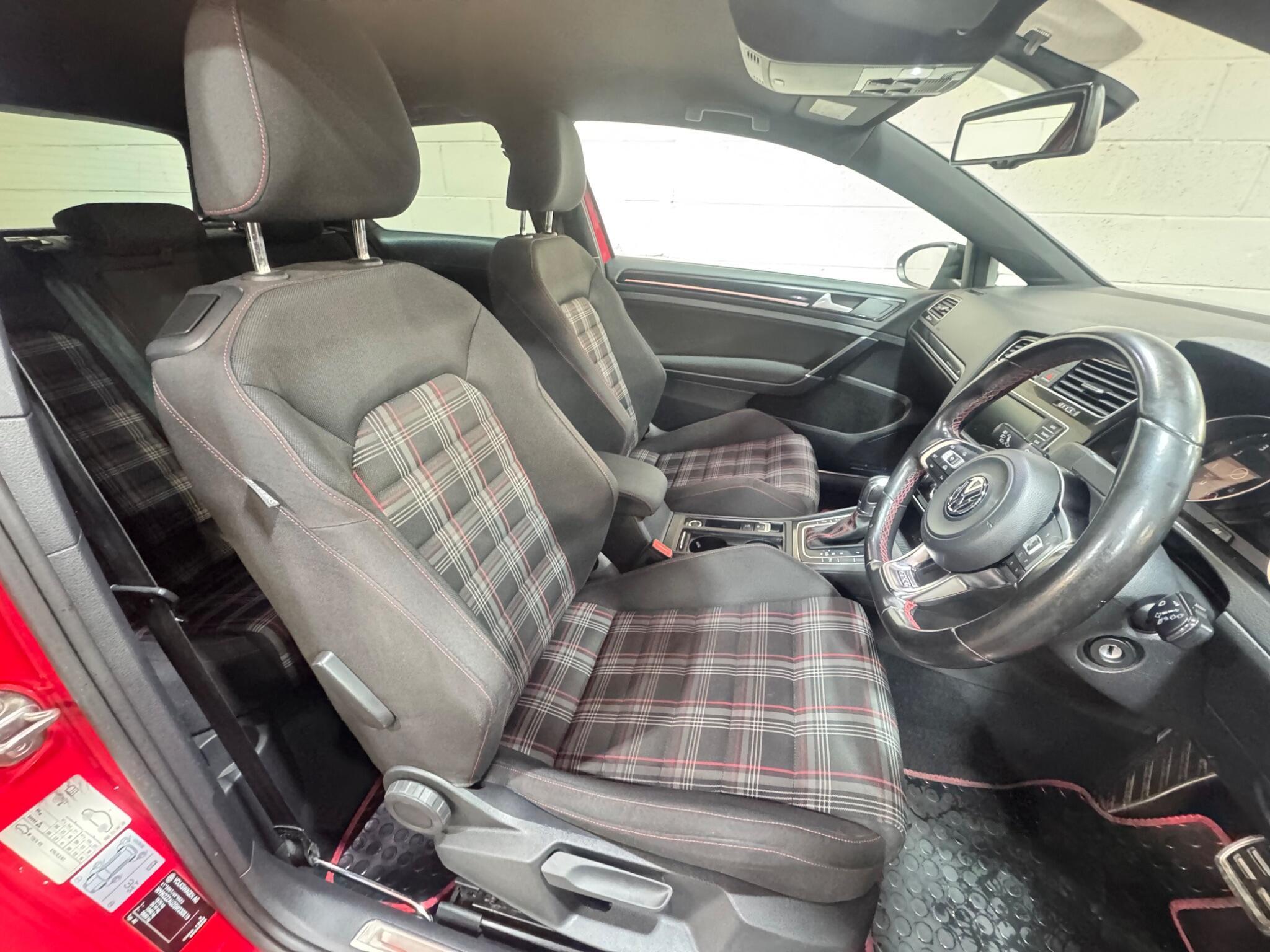 Volkswagen Golf - Image 8