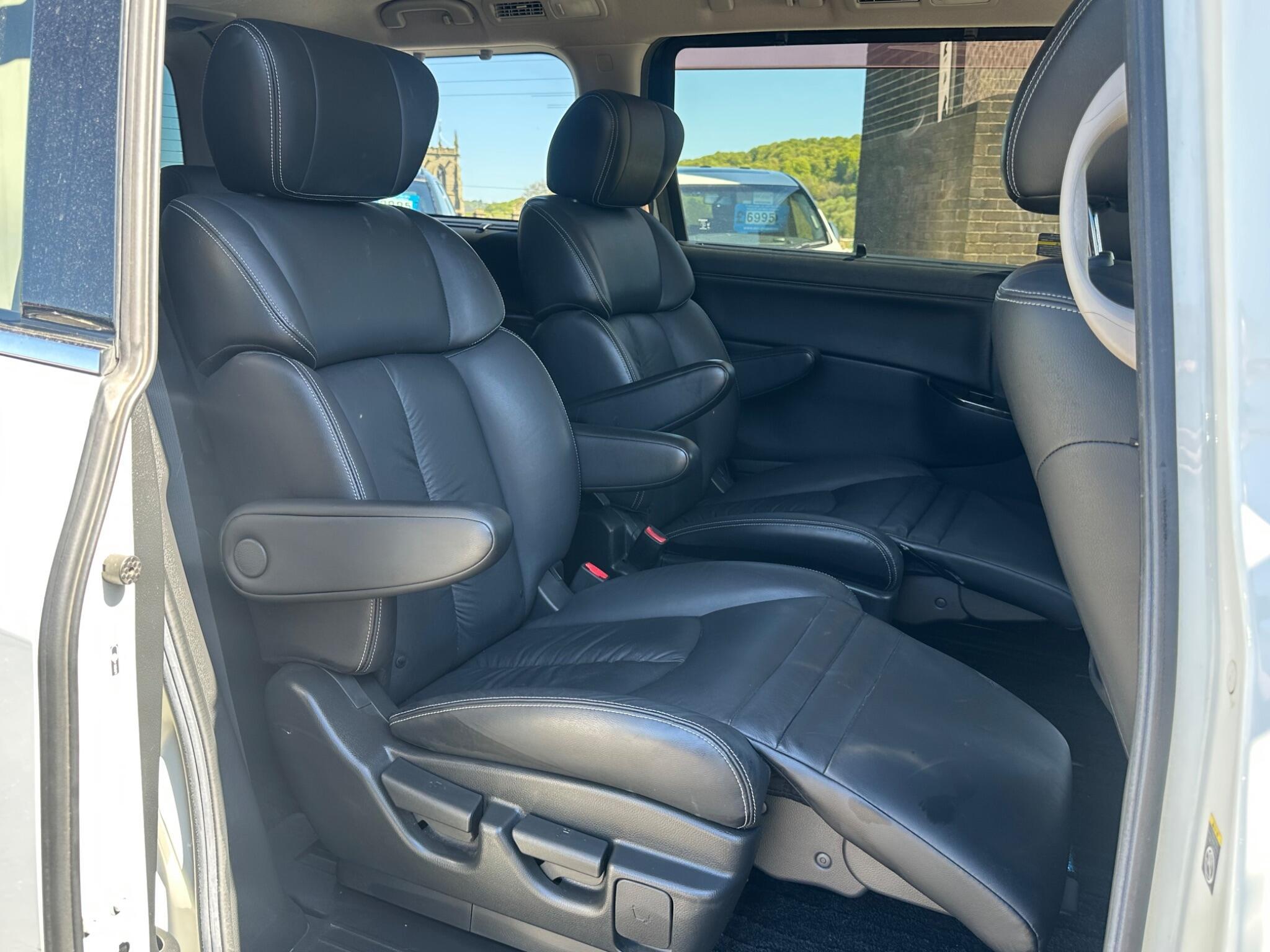 Nissan Elgrand - Image 8