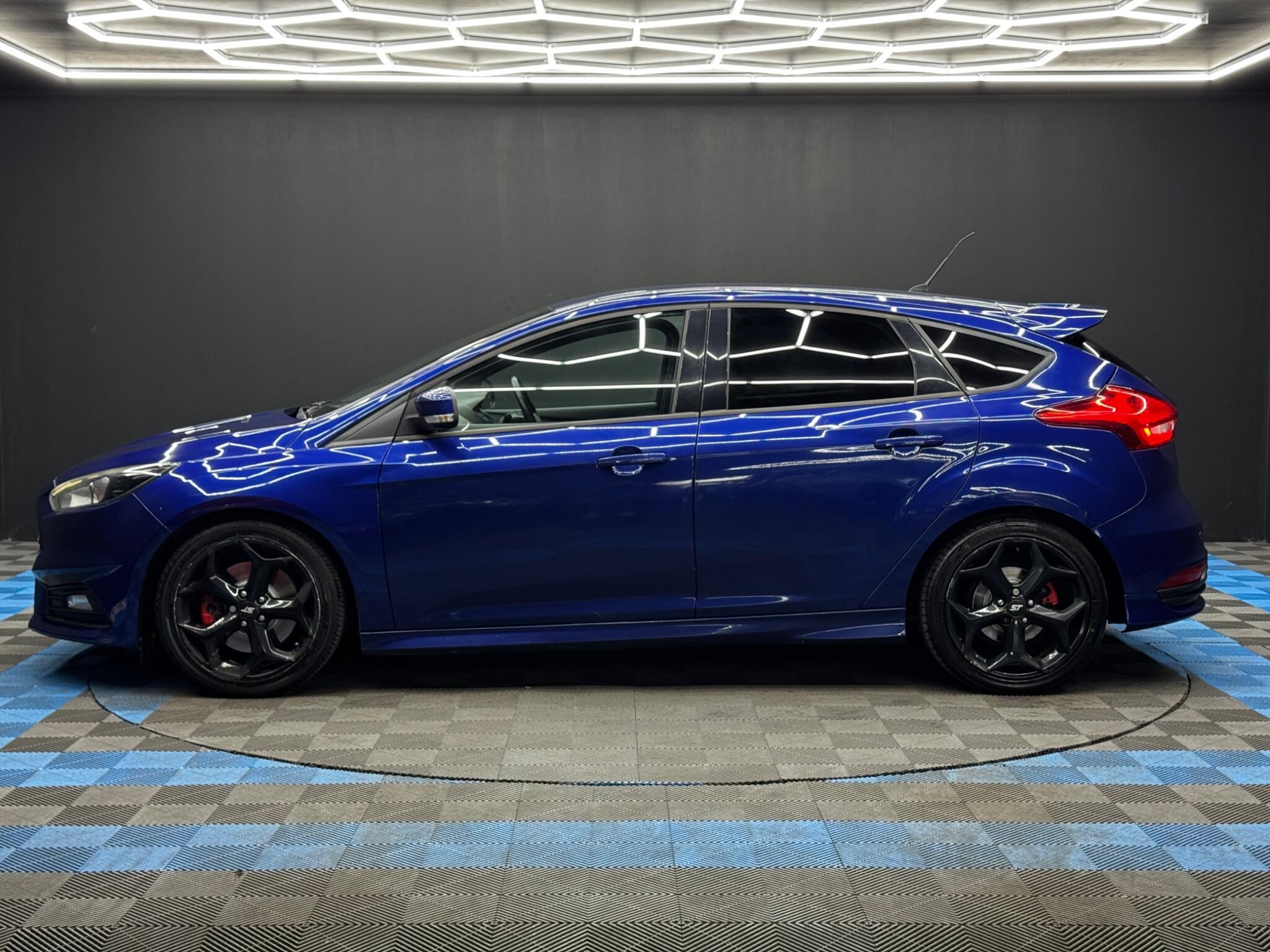 Ford Focus - Image 8