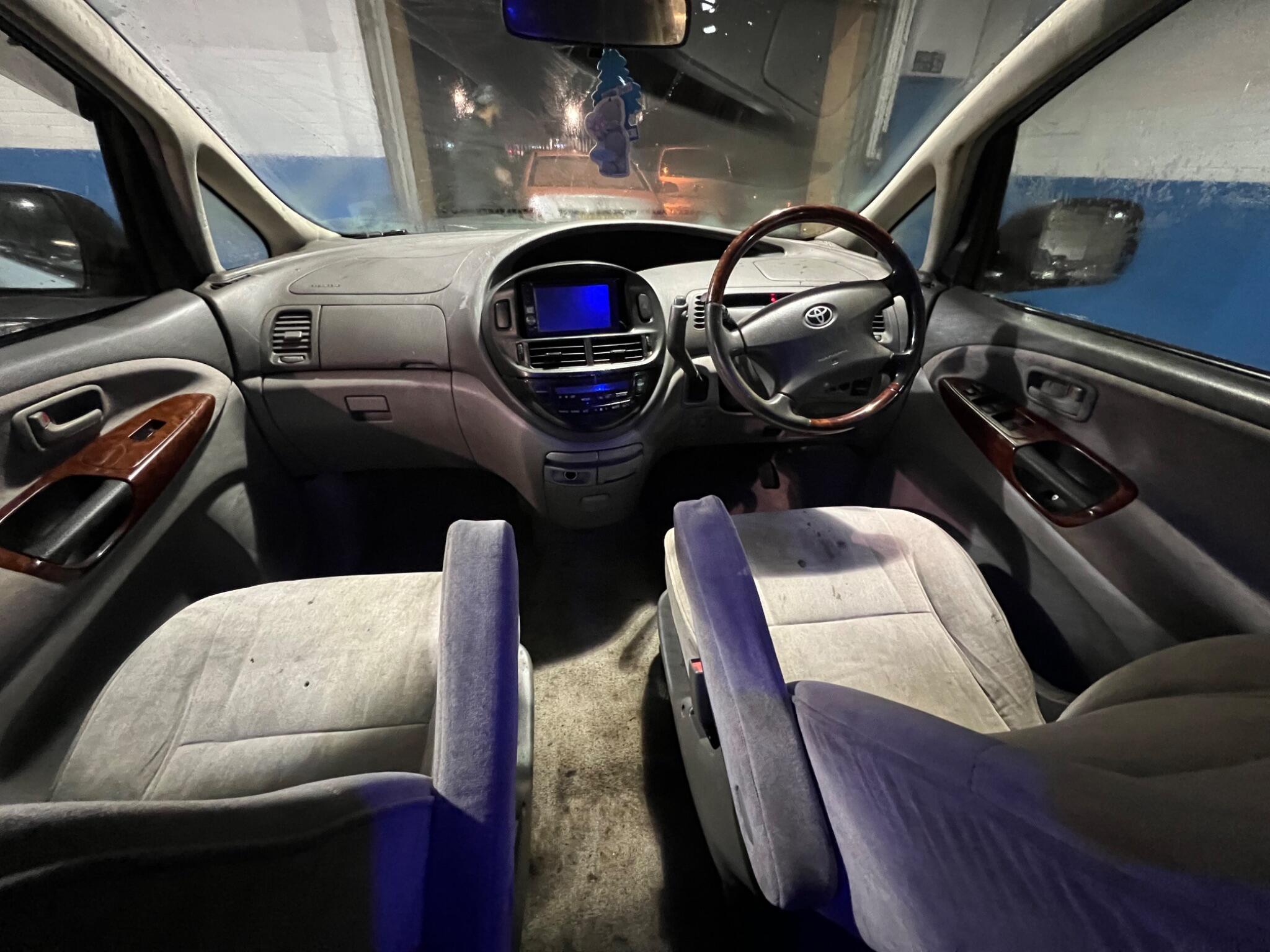 Toyota Estima - Image 13