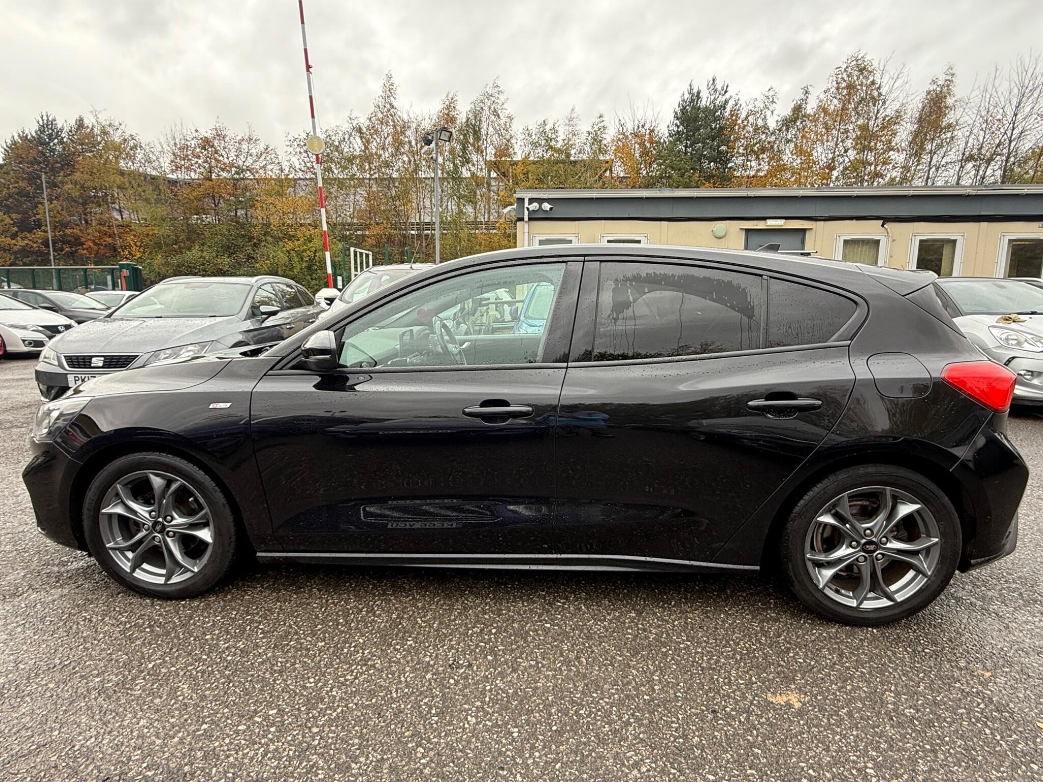 Ford Focus - Image 12