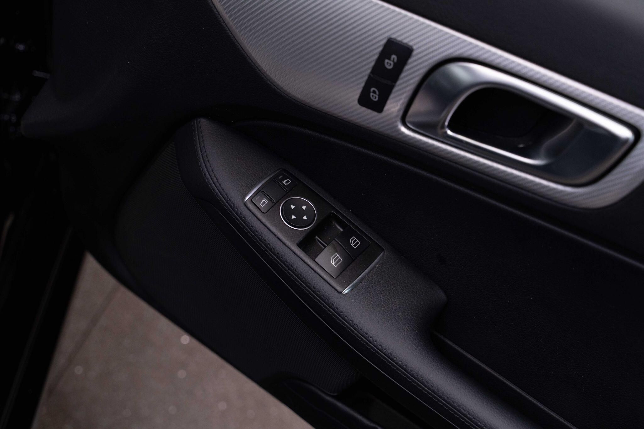 Mercedes SLC - Image 18