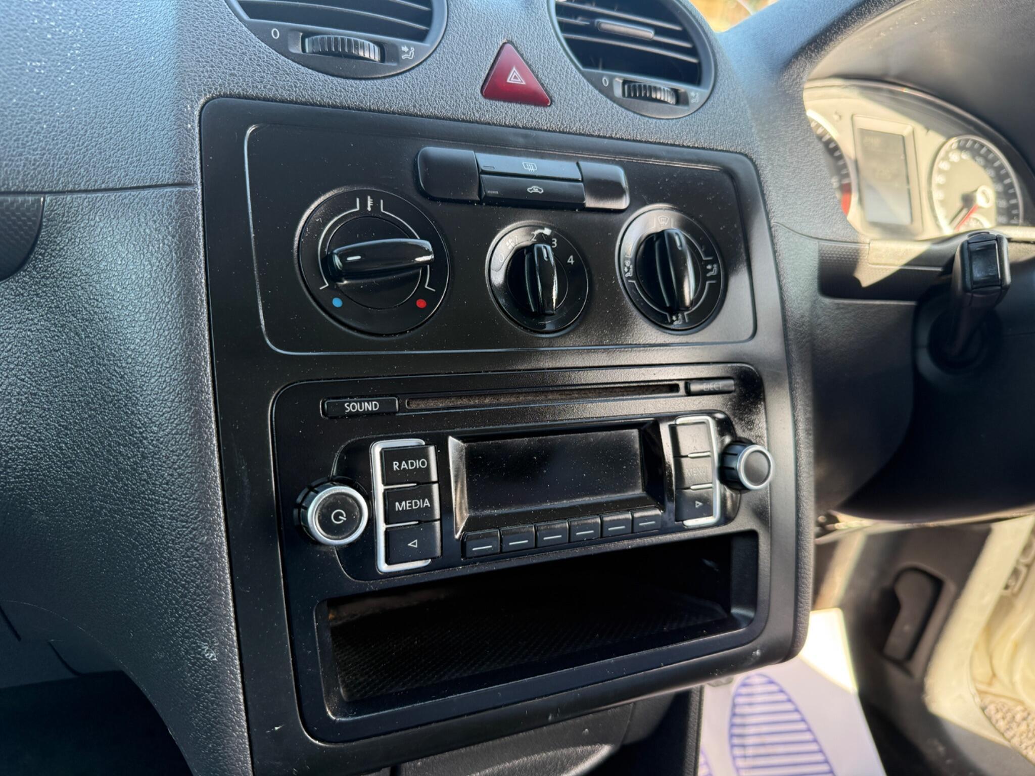 Volkswagen Caddy - Image 25