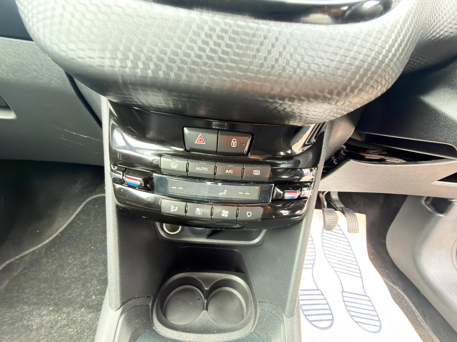 Peugeot 208 - Image 32