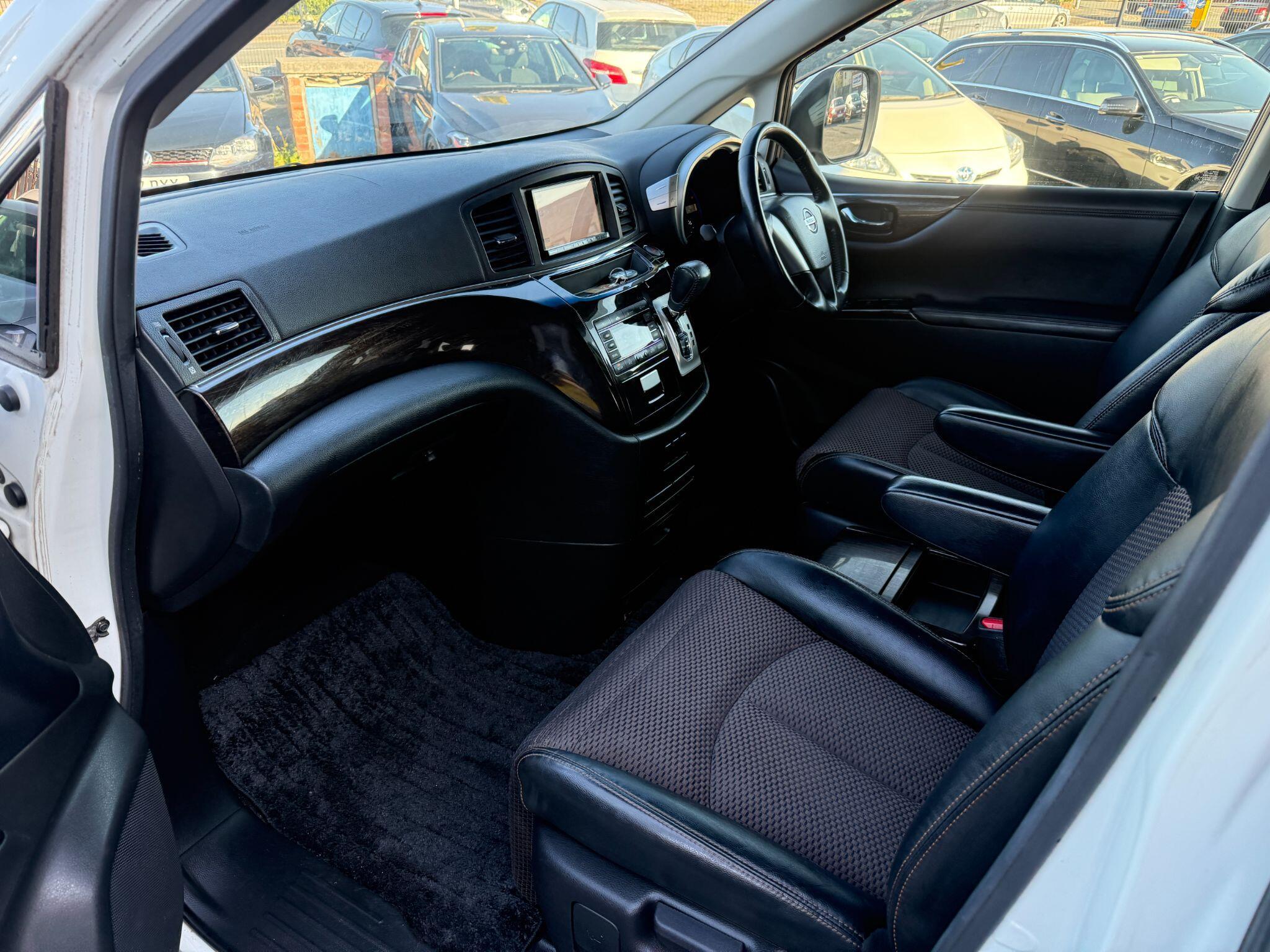 Nissan Elgrand - Image 26