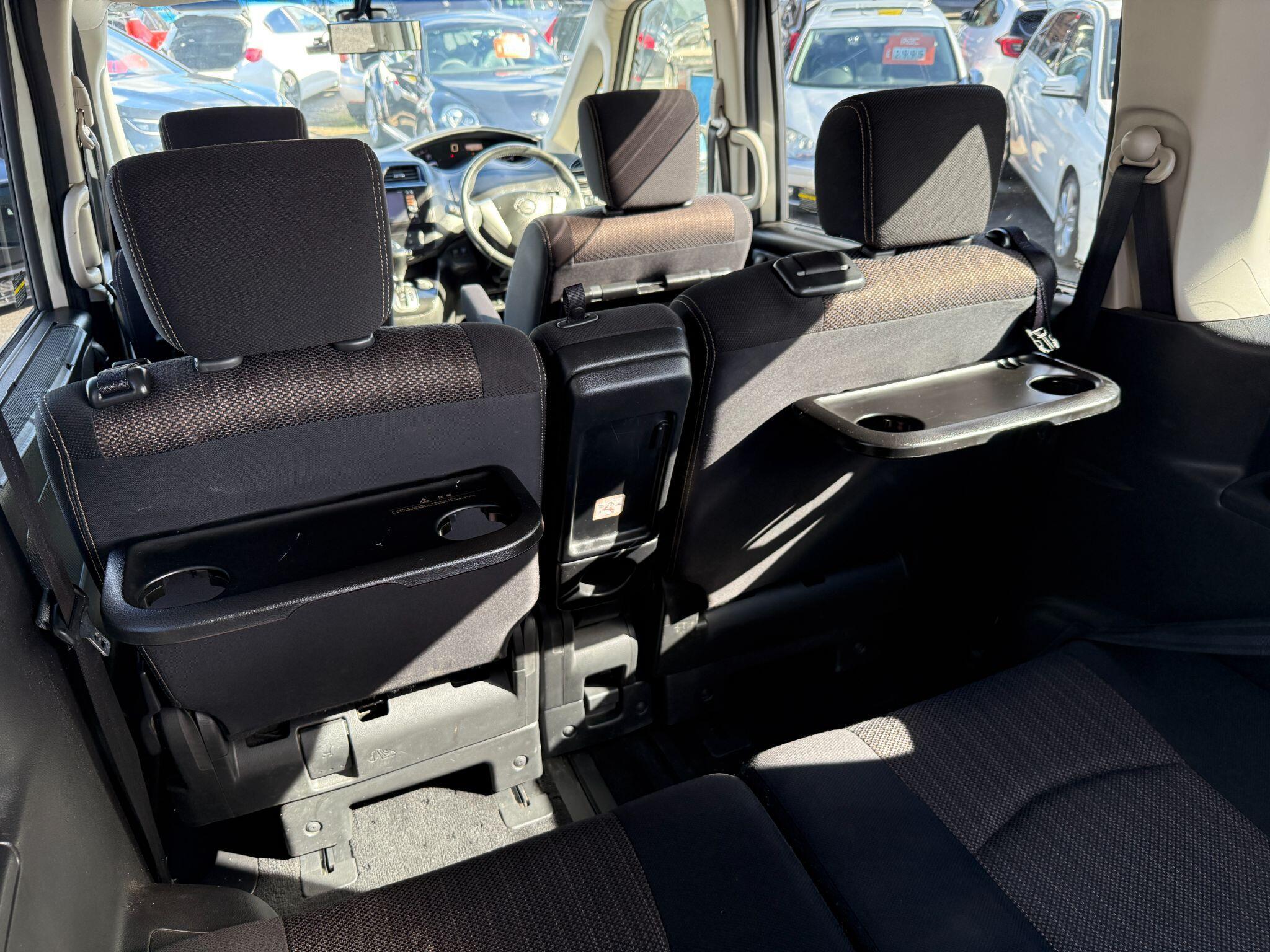 Nissan Serena - Image 38