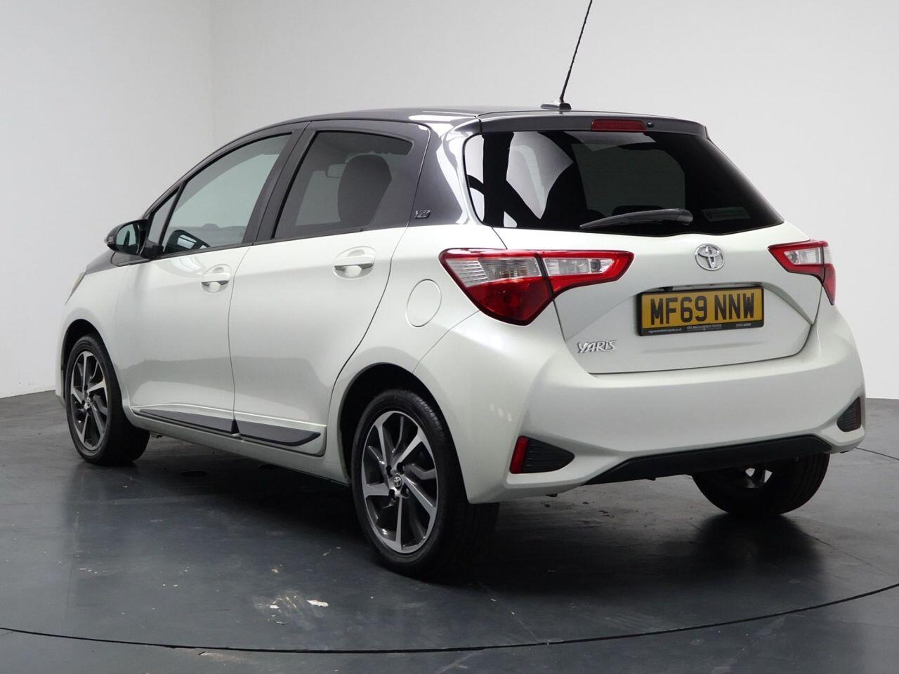 Toyota Yaris - Image 9