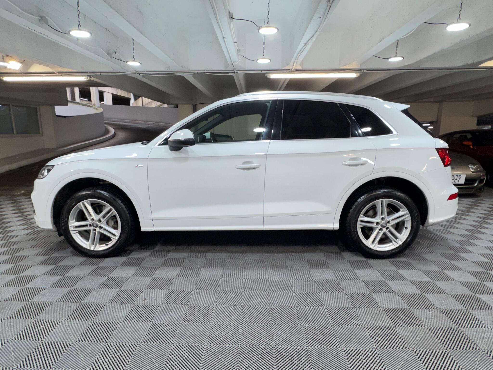 Audi Q5 - Image 2