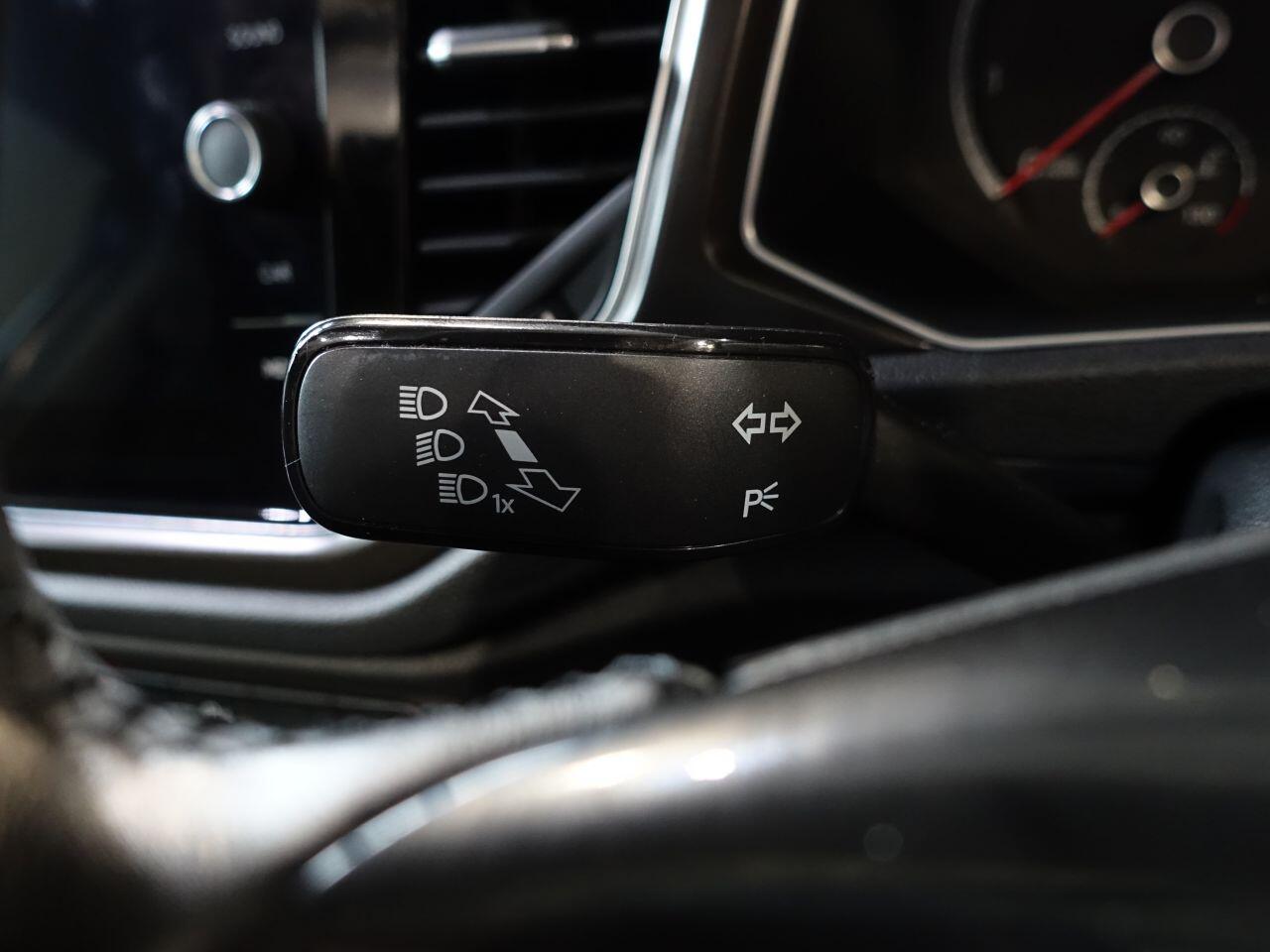 Volkswagen T-Roc - Image 27